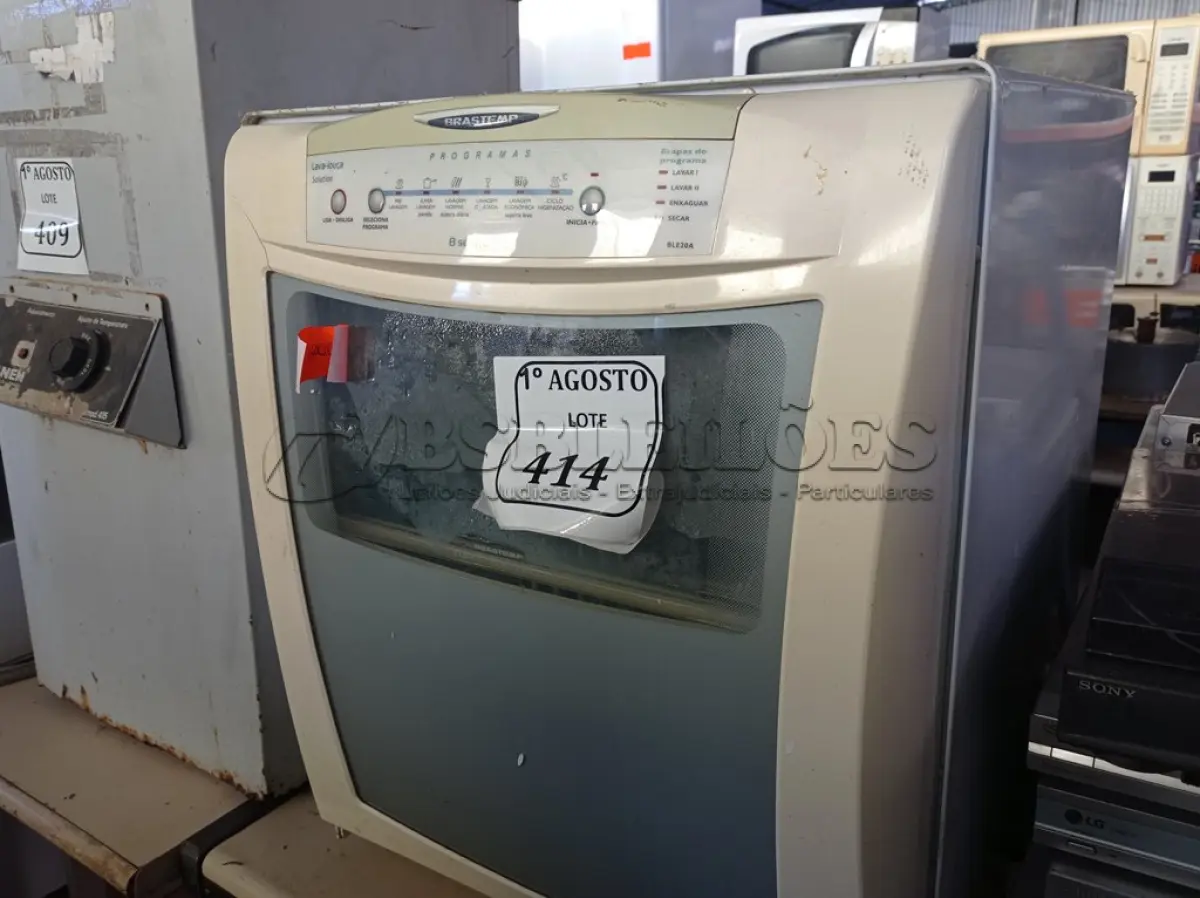 LOTE 414 - 01 LAVA-LOUÇA BRASTEMP. (NO ESTADO) ATENÇÃO! FAZER A VISITAÇÃO ANTES DE ARREMATAR, NÃO SABEMOS SE FUNCIONA. LEILÃO NÃO TEM GARANTIA E NEM DEVOLUÇÃO, SUJEITO A POSSÍVEIS AVARIAS VISÍVEIS/OCULTAS E/OU AUSÊNCIA DE COMPONENTES.