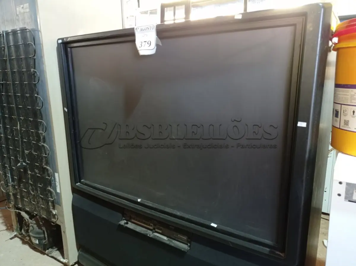 LOTE 379 - 01 TV (ANTIGA) PIONNER. (NO ESTADO) ATENÇÃO! FAZER A VISITAÇÃO ANTES DE ARREMATAR, NÃO SABEMOS SE FUNCIONA. LEILÃO NÃO TEM GARANTIA E NEM DEVOLUÇÃO, SUJEITO A POSSÍVEIS AVARIAS VISÍVEIS/OCULTAS E/OU AUSÊNCIA DE COMPONENTES.