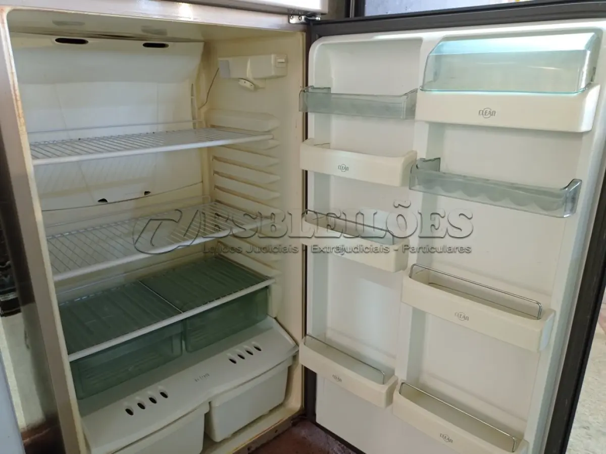 LOTE 373 - 01 GELADEIRA BRASTEMP 220VOLTS. (NO ESTADO) ATENÇÃO! FAZER A VISITAÇÃO ANTES DE ARREMATAR, NÃO SABEMOS SE FUNCIONA. LEILÃO NÃO TEM GARANTIA E NEM DEVOLUÇÃO, SUJEITO A POSSÍVEIS AVARIAS VISÍVEIS/OCULTAS E/OU AUSÊNCIA DE COMPONENTES.