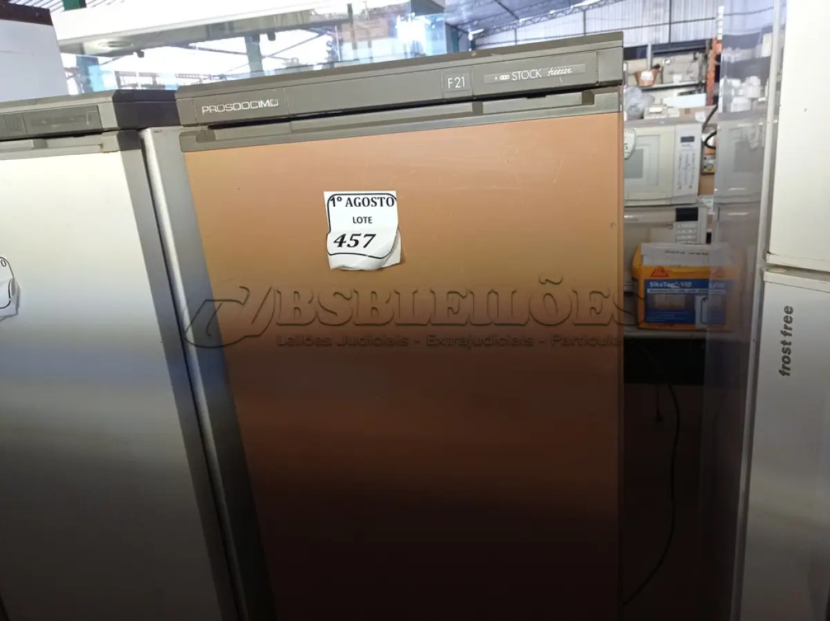 LOTE 457 - 01 FREEZER VERTICAL PROSDÓCIMO.  (NO ESTADO) ATENÇÃO! FAZER A VISITAÇÃO ANTES DE ARREMATAR, NÃO SABEMOS SE FUNCIONA. LEILÃO NÃO TEM GARANTIA E NEM DEVOLUÇÃO, SUJEITO A POSSÍVEIS AVARIAS VISÍVEIS/OCULTAS E/OU AUSÊNCIA DE COMPONENTES.