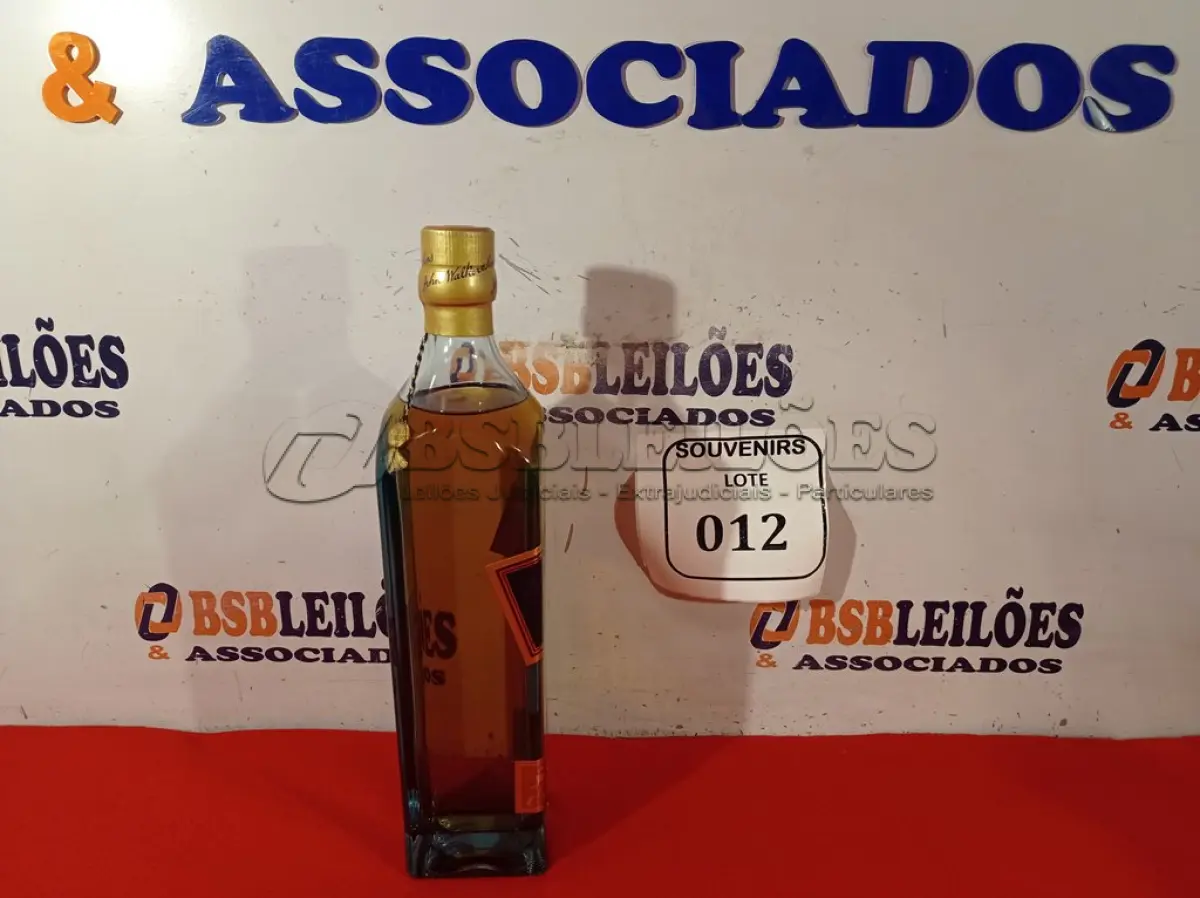 LOTE 012 - 01 GARRAFA DE WHISKY JOHNNIE WALKER BLUE LABEL 1L. (NO ESTADO EM QUE SE ENCONTRA) ATENÇÃO! FAZER A VISITAÇÃO ANTES DE ARREMATAR, NÃO SABEMOS SE FUNCIONA. LEILÃO NÃO TEM GARANTIA E NEM DEVOLUÇÃO, SUJEITO A POSSÍVEIS AVARIAS VISÍVEIS/OCULTAS E/OU AUSÊNCIA DE COMPONENTES.  
