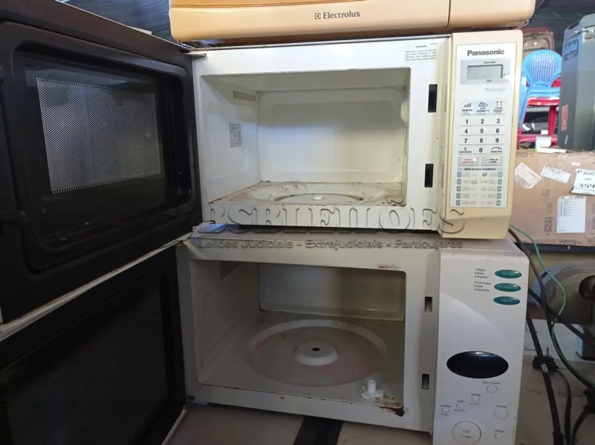 LOTE 402 - 03 MICRO-ONDAS SEM PRATOS. (NO ESTADO) ATENÇÃO! FAZER A VISITAÇÃO ANTES DE ARREMATAR, NÃO SABEMOS SE FUNCIONA. LEILÃO NÃO TEM GARANTIA E NEM DEVOLUÇÃO, SUJEITO A POSSÍVEIS AVARIAS VISÍVEIS/OCULTAS E/OU AUSÊNCIA DE COMPONENTES.