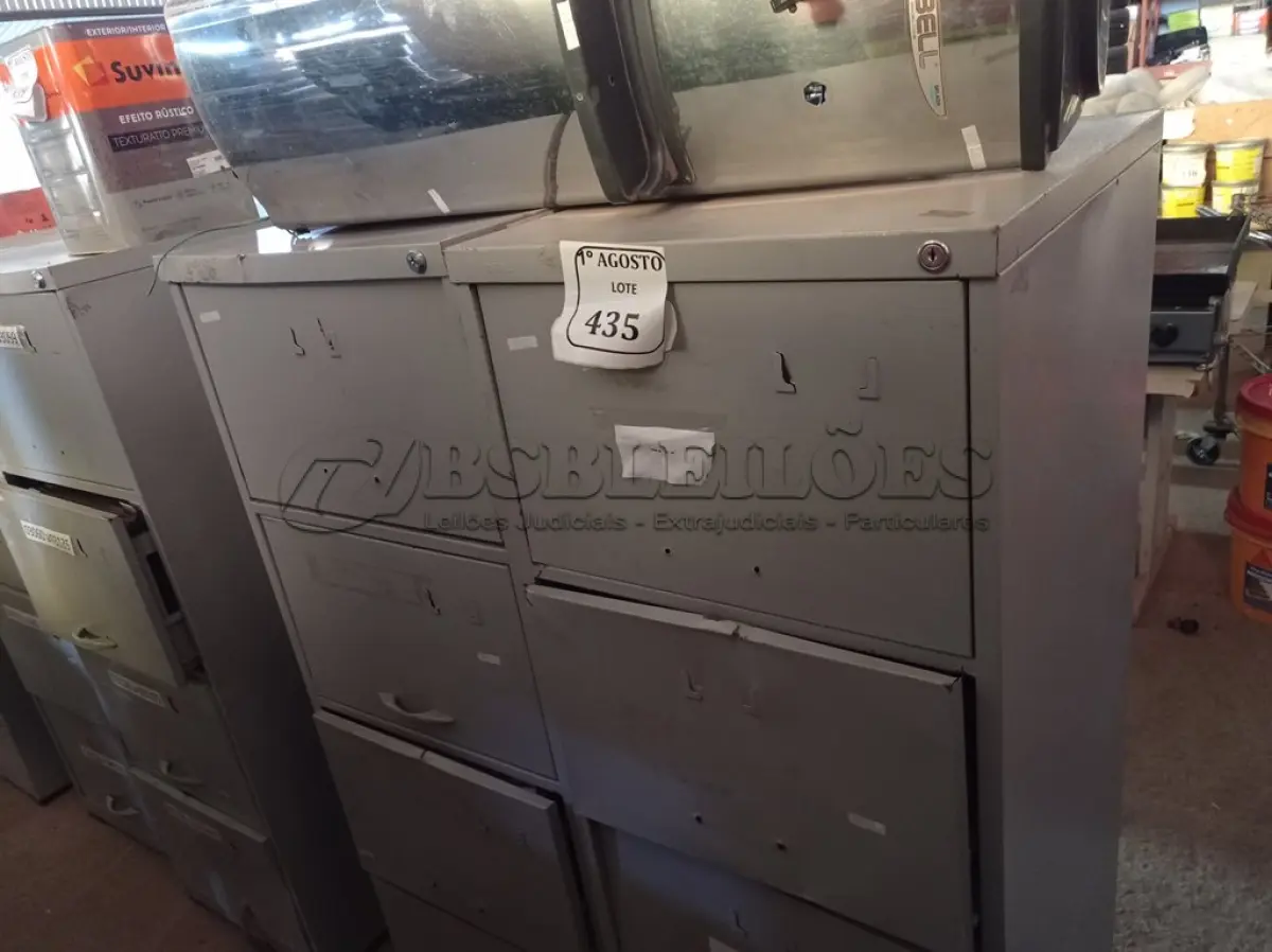 LOTE 435 - 02 ARQUIVOS DE AÇO COM 04 GAVETAS E 01 BEBEDOURO COM AVARIAS. (NO ESTADO) ATENÇÃO! FAZER A VISITAÇÃO ANTES DE ARREMATAR, NÃO SABEMOS SE FUNCIONA. LEILÃO NÃO TEM GARANTIA E NEM DEVOLUÇÃO, SUJEITO A POSSÍVEIS AVARIAS VISÍVEIS/OCULTAS E/OU AUSÊNCIA DE COMPONENTES.