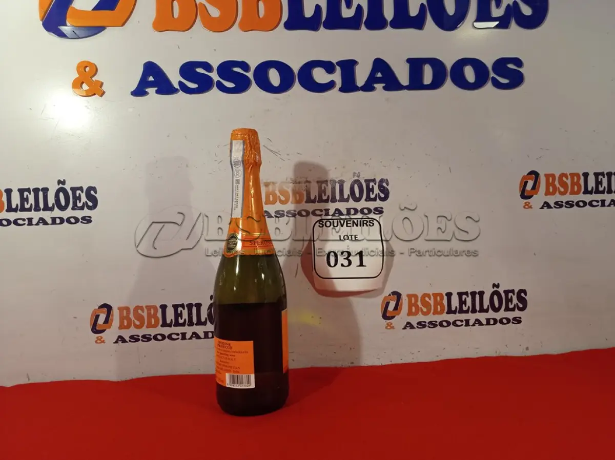 LOTE 031 -  01 GARRAFA DE ESPUMANTE SPERONE PROSECCO BRUT 75 CL LACRADO. (NO ESTADO EM QUE SE ENCONTRA) ATENÇÃO! FAZER A VISITAÇÃO ANTES DE ARREMATAR, NÃO SABEMOS SE FUNCIONA. LEILÃO NÃO TEM GARANTIA E NEM DEVOLUÇÃO, SUJEITO A POSSÍVEIS AVARIAS VISÍVEIS/OCULTAS E/OU AUSÊNCIA DE COMPONENTES.  