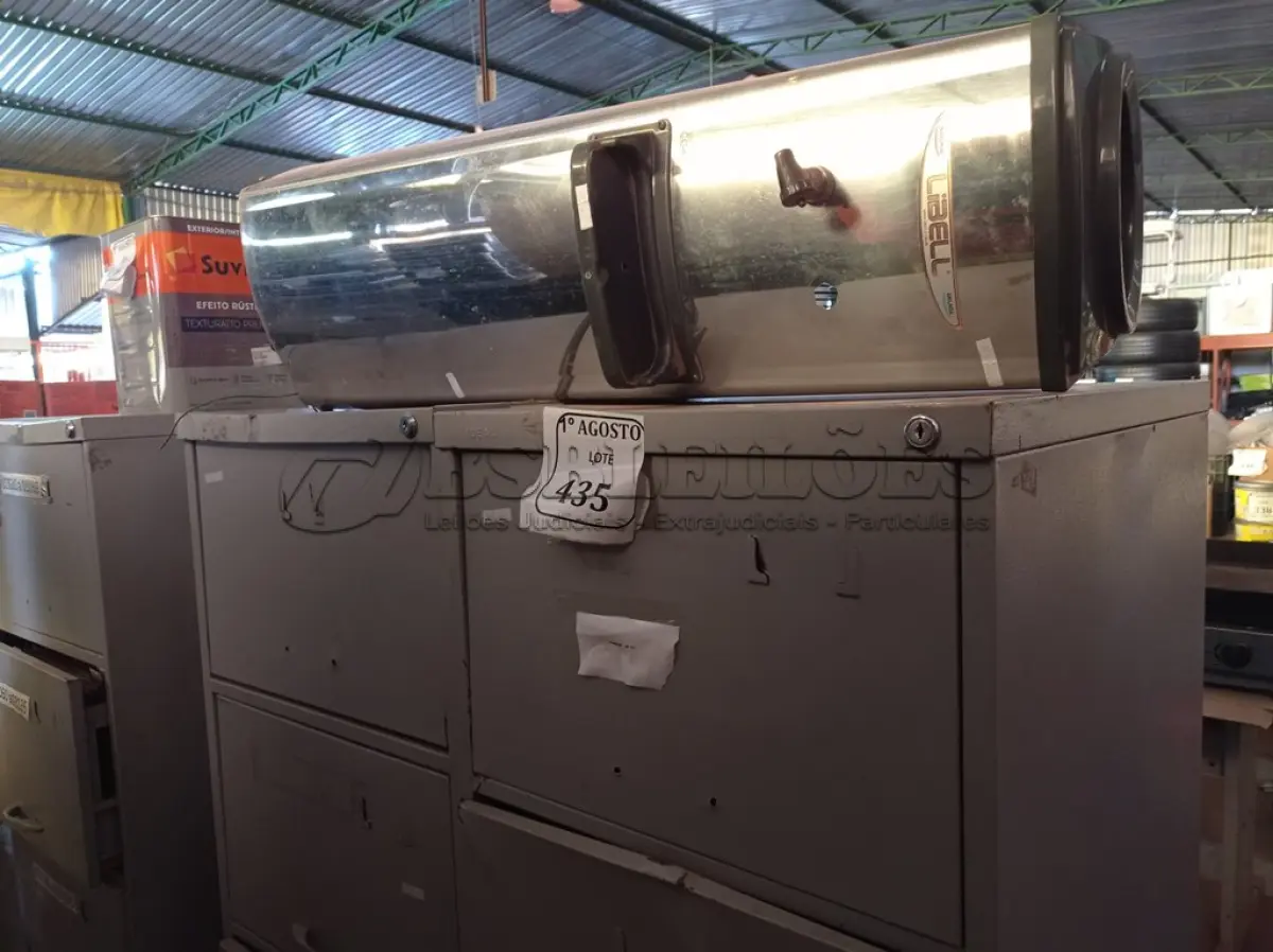 LOTE 435 - 02 ARQUIVOS DE AÇO COM 04 GAVETAS E 01 BEBEDOURO COM AVARIAS. (NO ESTADO) ATENÇÃO! FAZER A VISITAÇÃO ANTES DE ARREMATAR, NÃO SABEMOS SE FUNCIONA. LEILÃO NÃO TEM GARANTIA E NEM DEVOLUÇÃO, SUJEITO A POSSÍVEIS AVARIAS VISÍVEIS/OCULTAS E/OU AUSÊNCIA DE COMPONENTES.