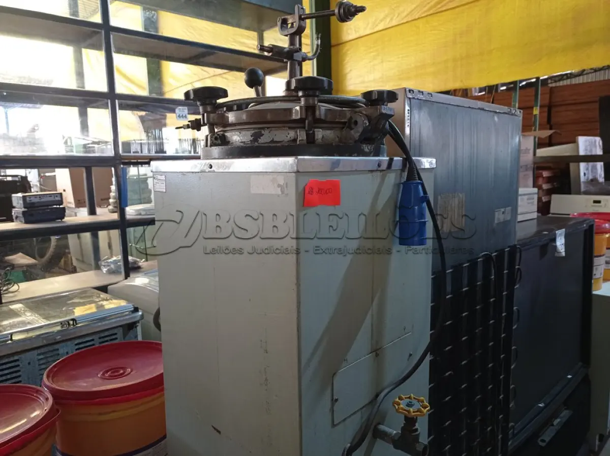 LOTE 385 - 01 AUTO CALVE PHOENIX 220VOLTS. (NO ESTADO) ATENÇÃO! FAZER A VISITAÇÃO ANTES DE ARREMATAR, NÃO SABEMOS SE FUNCIONA. LEILÃO NÃO TEM GARANTIA E NEM DEVOLUÇÃO, SUJEITO A POSSÍVEIS AVARIAS VISÍVEIS/OCULTAS E/OU AUSÊNCIA DE COMPONENTES.