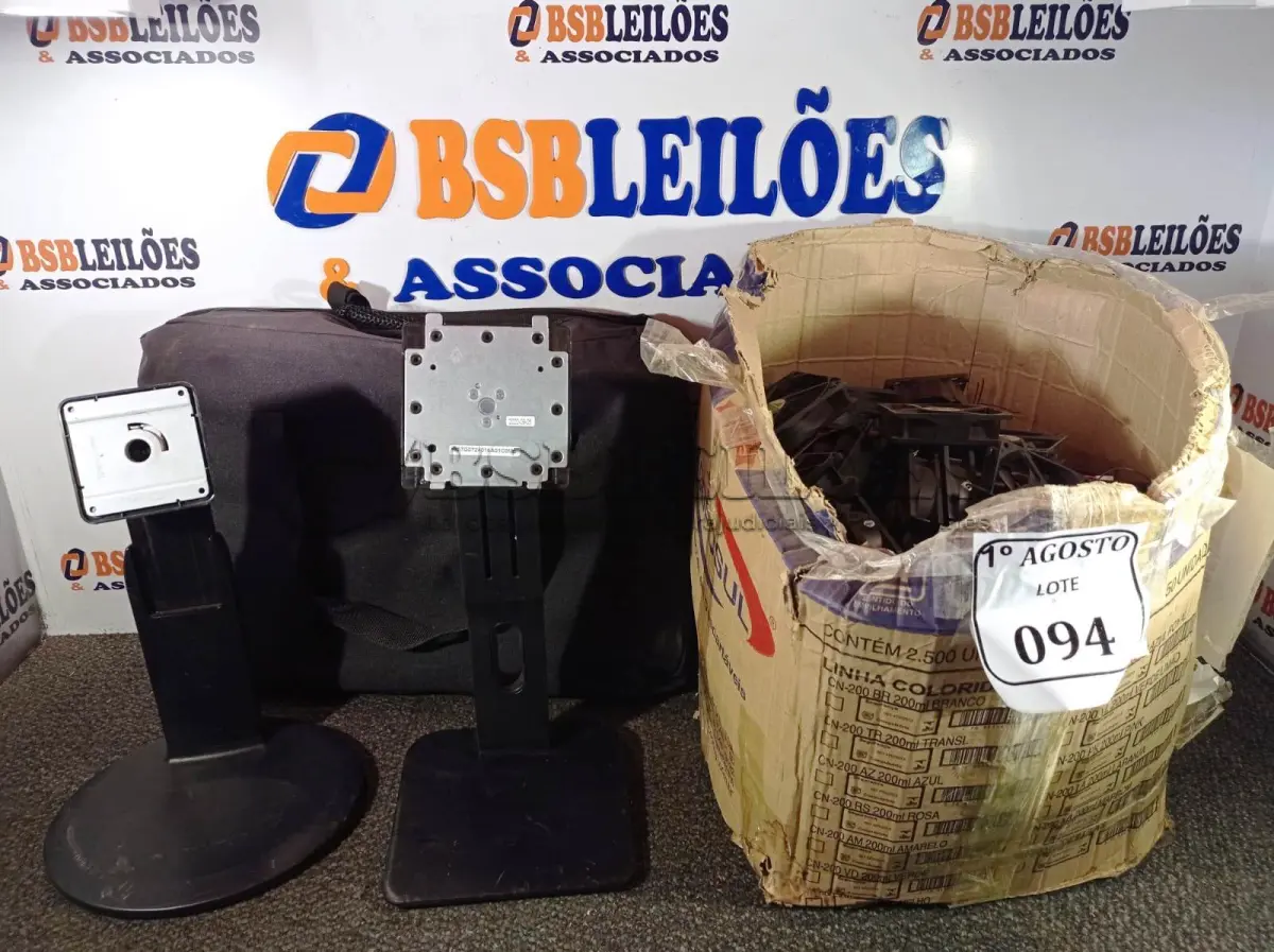 LOTE 094 - 01 BOLSA PARA TRANSPORTE DE PETS, 02 BASES DE MONITORES E 01 CAIXA COM COOLERS. (NO ESTADO) ATENÇÃO! FAZER A VISITAÇÃO ANTES DE ARREMATAR, NÃO SABEMOS SE FUNCIONA. LEILÃO NÃO TEM GARANTIA E NEM DEVOLUÇÃO, SUJEITO A POSSÍVEIS AVARIAS VISÍVEIS/OCULTAS E/OU AUSÊNCIA DE COMPONENTES.