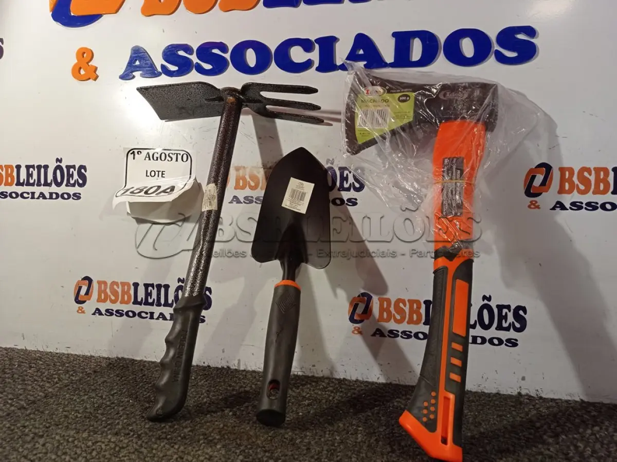 LOTE 180 - 01 ESPÁTULA PARA JARDINAGEM, 01 SACHO PARA JARDINAGEM E 01 MACHADO. (NO ESTADO) ATENÇÃO! FAZER A VISITAÇÃO ANTES DE ARREMATAR, NÃO SABEMOS SE FUNCIONA. LEILÃO NÃO TEM GARANTIA E NEM DEVOLUÇÃO, SUJEITO A POSSÍVEIS AVARIAS VISÍVEIS/OCULTAS E/OU AUSÊNCIA DE COMPONENTES.