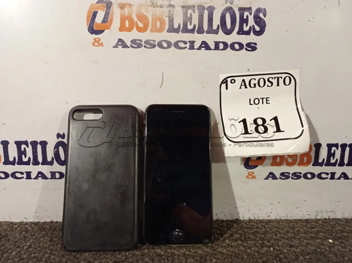 LOTE 181 - 01 IPHONE 8 PLUS COM AVARIAS . (NO ESTADO) ATENÇÃO! FAZER A VISITAÇÃO ANTES DE ARREMATAR, NÃO SABEMOS SE FUNCIONA. LEILÃO NÃO TEM GARANTIA E NEM DEVOLUÇÃO, SUJEITO A POSSÍVEIS AVARIAS VISÍVEIS/OCULTAS E/OU AUSÊNCIA DE COMPONENTES.