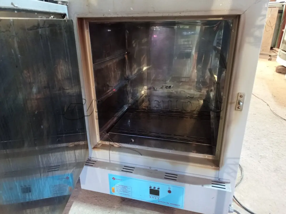 LOTE 376 - 01 ESTUFA DE SECAGEM 110/220 VOLTS. (NO ESTADO) ATENÇÃO! FAZER A VISITAÇÃO ANTES DE ARREMATAR, NÃO SABEMOS SE FUNCIONA. LEILÃO NÃO TEM GARANTIA E NEM DEVOLUÇÃO, SUJEITO A POSSÍVEIS AVARIAS VISÍVEIS/OCULTAS E/OU AUSÊNCIA DE COMPONENTES.