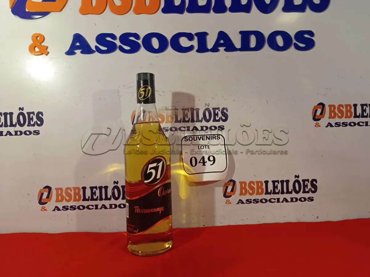 LOTE 049 - 01 GARRAFA AGUARDENTE 51 OURO PIRASSINUNGA 965ML. LACRADO.  (NO ESTADO EM QUE SE ENCONTRA) ATENÇÃO! FAZER A VISITAÇÃO ANTES DE ARREMATAR, NÃO SABEMOS SE FUNCIONA. LEILÃO NÃO TEM GARANTIA E NEM DEVOLUÇÃO, SUJEITO A POSSÍVEIS AVARIAS VISÍVEIS/OCULTAS E/OU AUSÊNCIA DE COMPONENTES.  