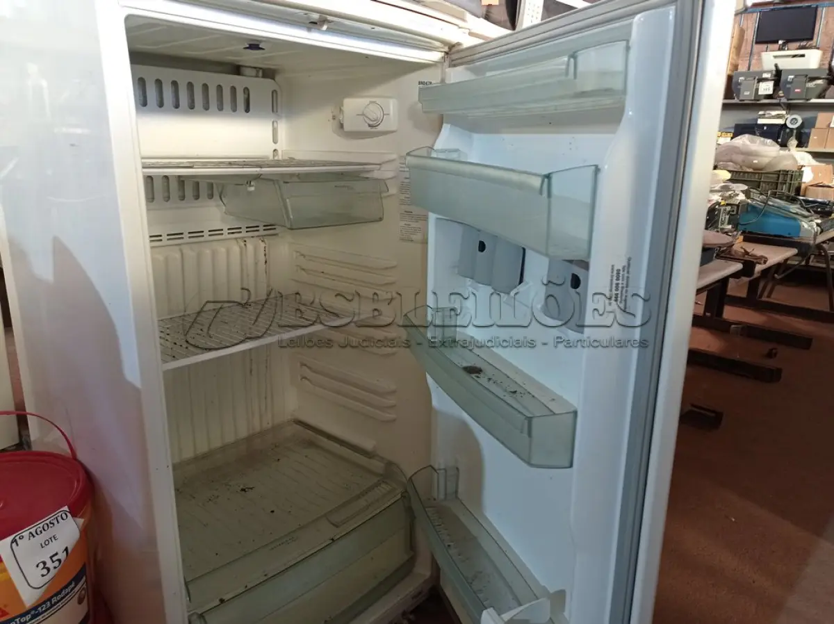 LOTE 349 - 01 GELADEIRA BRASTEMP SUPER FREEZER 470 220VOLTS. (NO ESTADO) ATENÇÃO! FAZER A VISITAÇÃO ANTES DE ARREMATAR, NÃO SABEMOS SE FUNCIONA. LEILÃO NÃO TEM GARANTIA E NEM DEVOLUÇÃO, SUJEITO A POSSÍVEIS AVARIAS VISÍVEIS/OCULTAS E/OU AUSÊNCIA DE COMPONENTES.
