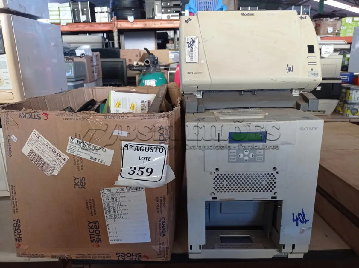 LOTE 359 - 01 IMPRESSORA DE CARTÃO, MODELO:UP-DR150 MARCA SONY, 01 SCANNER MARCA KODAK E01 CAIXAS COM VÁRIOS APARELHOS TELEFÔNICO FIXO (NO ESTADO) ATENÇÃO! FAZER A VISITAÇÃO ANTES DE ARREMATAR, NÃO SABEMOS SE FUNCIONA. LEILÃO NÃO TEM GARANTIA E NEM DEVOLUÇÃO, SUJEITO A POSSÍVEIS AVARIAS VISÍVEIS/OCULTAS E/OU AUSÊNCIA DE COMPONENTES.