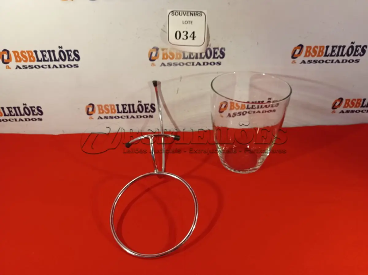 LOTE 034 - 01 SUPORTE EM INOX E 01 BALDE DE VIDRO. (NO ESTADO EM QUE SE ENCONTRA) ATENÇÃO! FAZER A VISITAÇÃO ANTES DE ARREMATAR, NÃO SABEMOS SE FUNCIONA. LEILÃO NÃO TEM GARANTIA E NEM DEVOLUÇÃO, SUJEITO A POSSÍVEIS AVARIAS VISÍVEIS/OCULTAS E/OU AUSÊNCIA DE COMPONENTES.