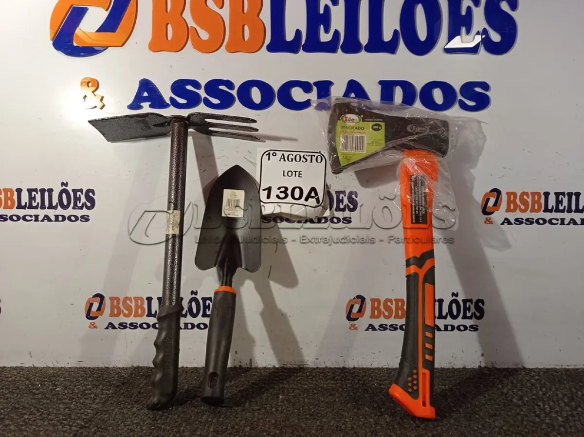 LOTE 130 - 01 ESPÁTULA PARA JARDINAGEM, 01 SACHO PARA JARDINAGEM E 01 MACHADO. (NO ESTADO) ATENÇÃO! FAZER A VISITAÇÃO ANTES DE ARREMATAR, NÃO SABEMOS SE FUNCIONA. LEILÃO NÃO TEM GARANTIA E NEM DEVOLUÇÃO, SUJEITO A POSSÍVEIS AVARIAS VISÍVEIS/OCULTAS E/OU AUSÊNCIA DE COMPONENTES.