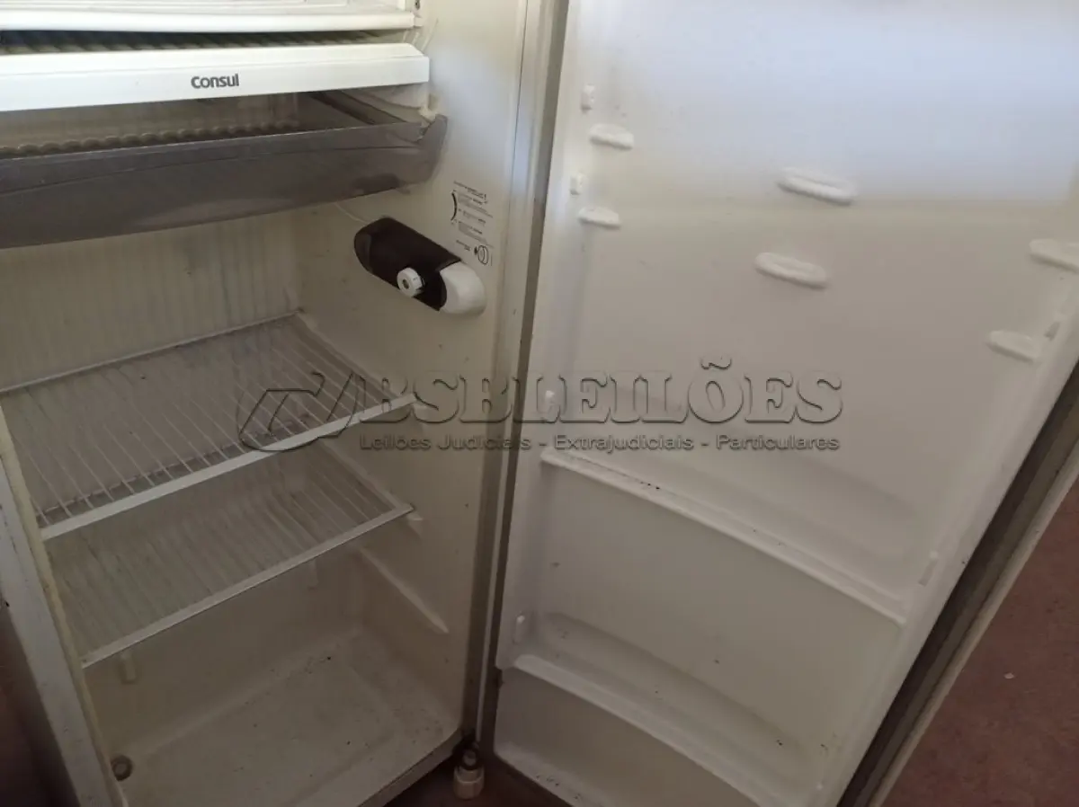 LOTE 452 - 01 GELADEIRA CONSUL 280 (NO ESTADO) ATENÇÃO! FAZER A VISITAÇÃO ANTES DE ARREMATAR, NÃO SABEMOS SE FUNCIONA. LEILÃO NÃO TEM GARANTIA E NEM DEVOLUÇÃO, SUJEITO A POSSÍVEIS AVARIAS VISÍVEIS/OCULTAS E/OU AUSÊNCIA DE COMPONENTES.