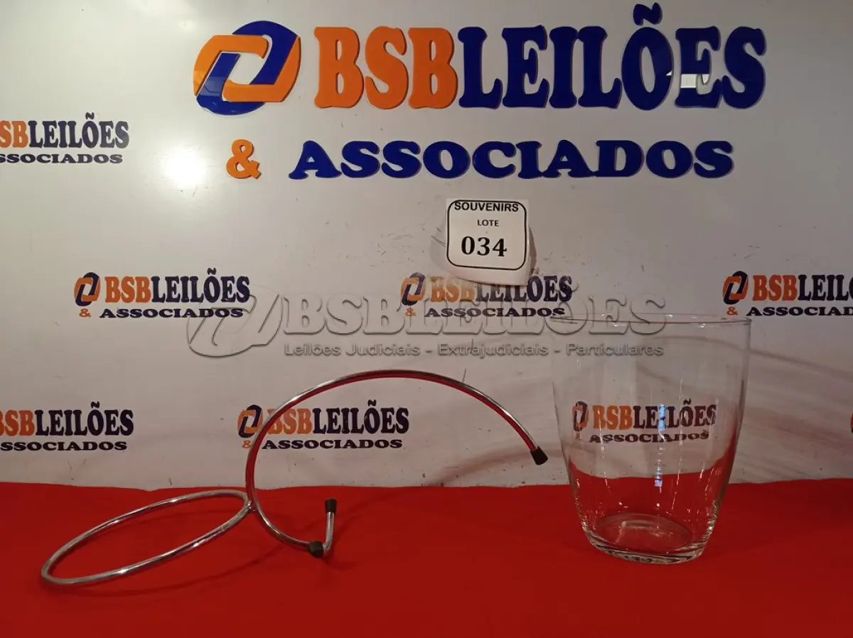 LOTE 034 - 01 SUPORTE EM INOX E 01 BALDE DE VIDRO. (NO ESTADO EM QUE SE ENCONTRA) ATENÇÃO! FAZER A VISITAÇÃO ANTES DE ARREMATAR, NÃO SABEMOS SE FUNCIONA. LEILÃO NÃO TEM GARANTIA E NEM DEVOLUÇÃO, SUJEITO A POSSÍVEIS AVARIAS VISÍVEIS/OCULTAS E/OU AUSÊNCIA DE COMPONENTES.