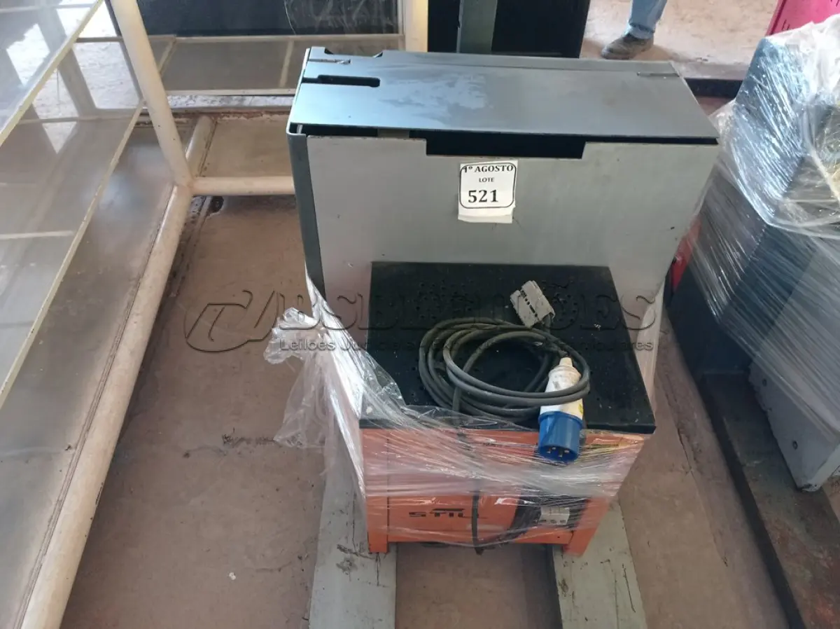 LOTE 521 - 01 TRANÇA PALETEIRA COM UM CARREGADOR E 24 V DA STILL EMPILHADEIRA EM FUNCIONAMENTO FALTANDO SÓ BATERIA DE 24 V EMPILHADEIRA VALOR INICIAL (NO ESTADO) ATENÇÃO! FAZER A VISITAÇÃO ANTES DE ARREMATAR, NÃO SABEMOS SE FUNCIONA. LEILÃO NÃO TEM GARANTIA E NEM DEVOLUÇÃO, SUJEITO A POSSÍVEIS AVARIAS VISÍVEIS/OCULTAS E/OU AUSÊNCIA DE COMPONENTES.