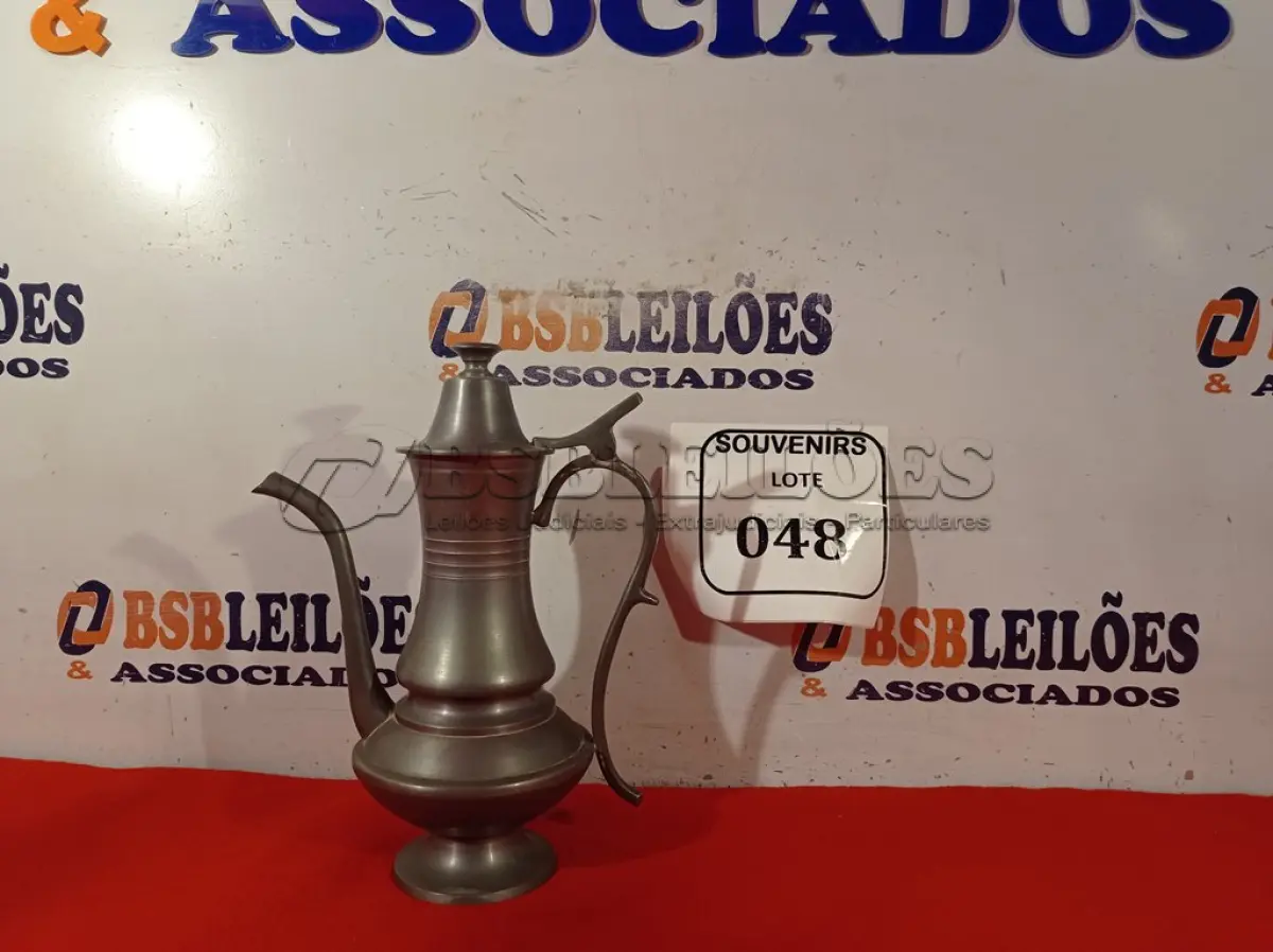 LOTE 048 - 01 BULE ESTANHO SÃO JOÃO DEL REI. (NO ESTADO EM QUE SE ENCONTRA) ATENÇÃO! FAZER A VISITAÇÃO ANTES DE ARREMATAR, NÃO SABEMOS SE FUNCIONA. LEILÃO NÃO TEM GARANTIA E NEM DEVOLUÇÃO, SUJEITO A POSSÍVEIS AVARIAS VISÍVEIS/OCULTAS E/OU AUSÊNCIA DE COMPONENTES.