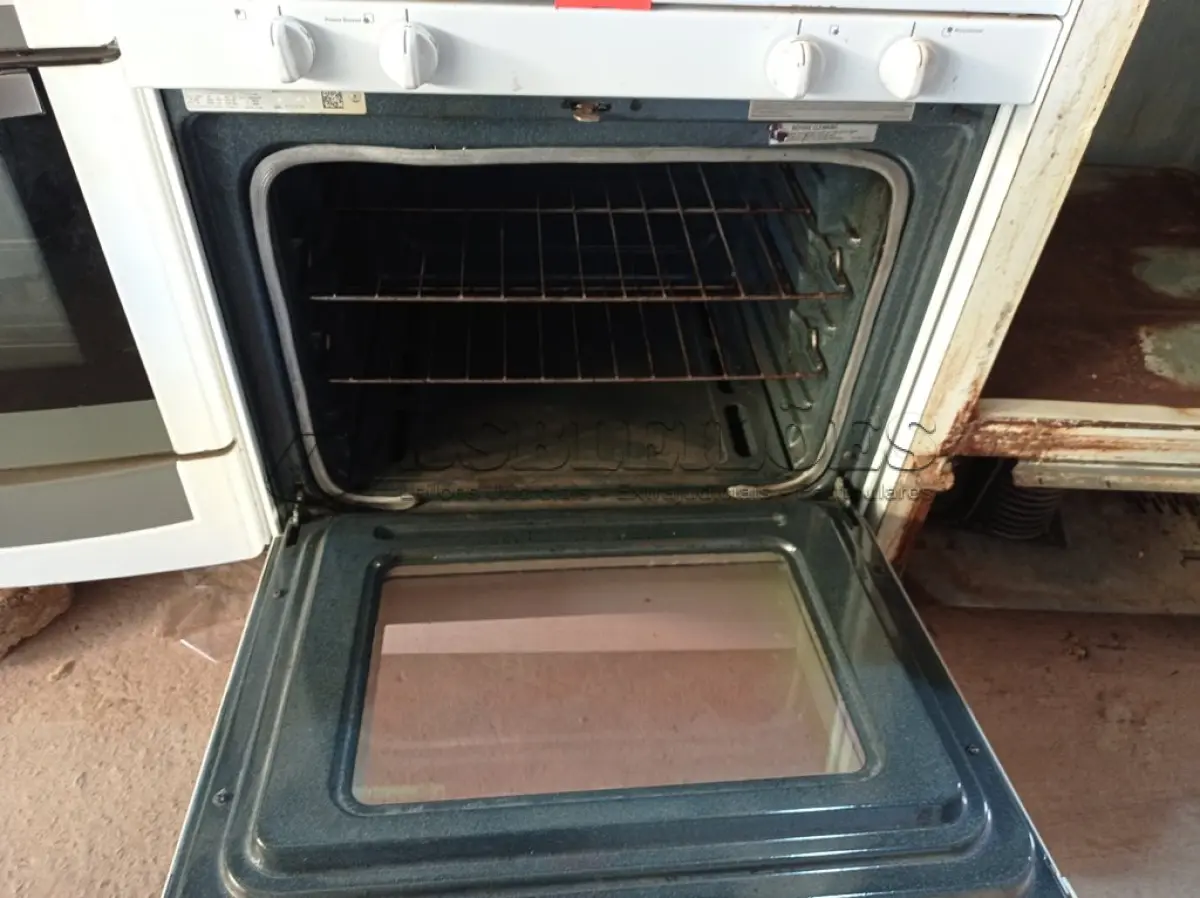 LOTE 519 -  01 FOGÃO 04 BOCAS WHIRPOOL. (NO ESTADO) ATENÇÃO! FAZER A VISITAÇÃO ANTES DE ARREMATAR, NÃO SABEMOS SE FUNCIONA. LEILÃO NÃO TEM GARANTIA E NEM DEVOLUÇÃO, SUJEITO A POSSÍVEIS AVARIAS VISÍVEIS/OCULTAS E/OU AUSÊNCIA DE COMPONENTES.