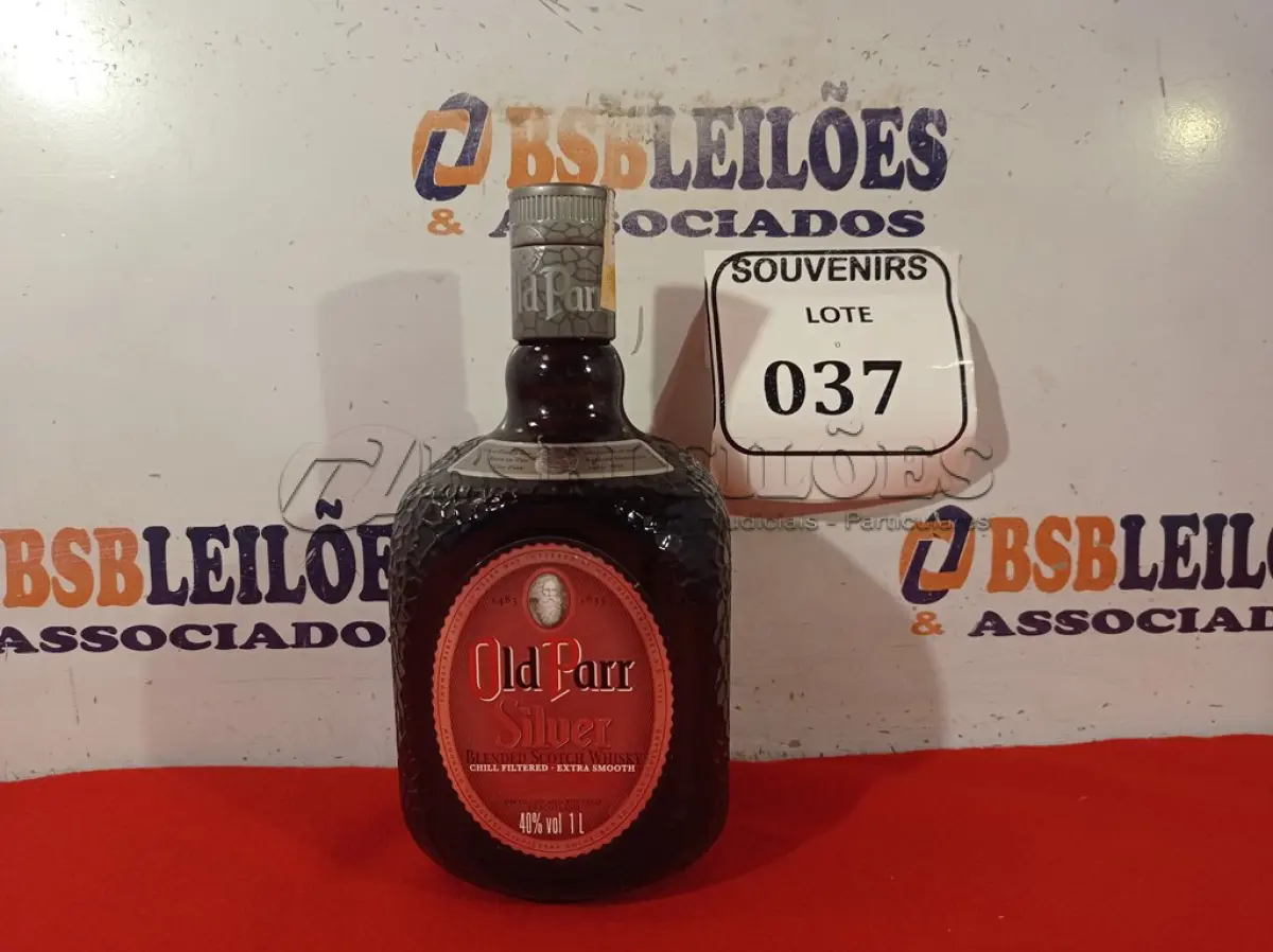 LOTE 037 - 01 GARRAFA DE WHISKY OLD PAR SILVER 1LITRO. LACRADO.  (NO ESTADO EM QUE SE ENCONTRA) ATENÇÃO! FAZER A VISITAÇÃO ANTES DE ARREMATAR, NÃO SABEMOS SE FUNCIONA. LEILÃO NÃO TEM GARANTIA E NEM DEVOLUÇÃO, SUJEITO A POSSÍVEIS AVARIAS VISÍVEIS/OCULTAS E/OU AUSÊNCIA DE COMPONENTES.  