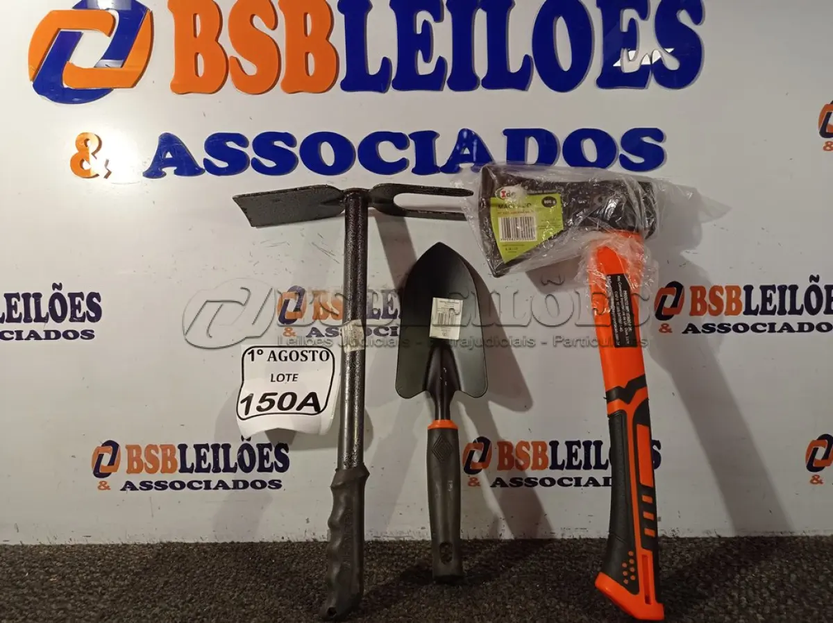 LOTE 150 - 01 ESPÁTULA PARA JARDINAGEM, 01 SACHO PARA JARDINAGEM E 01 MACHADO. (NO ESTADO) ATENÇÃO! FAZER A VISITAÇÃO ANTES DE ARREMATAR, NÃO SABEMOS SE FUNCIONA. LEILÃO NÃO TEM GARANTIA E NEM DEVOLUÇÃO, SUJEITO A POSSÍVEIS AVARIAS VISÍVEIS/OCULTAS E/OU AUSÊNCIA DE COMPONENTES.