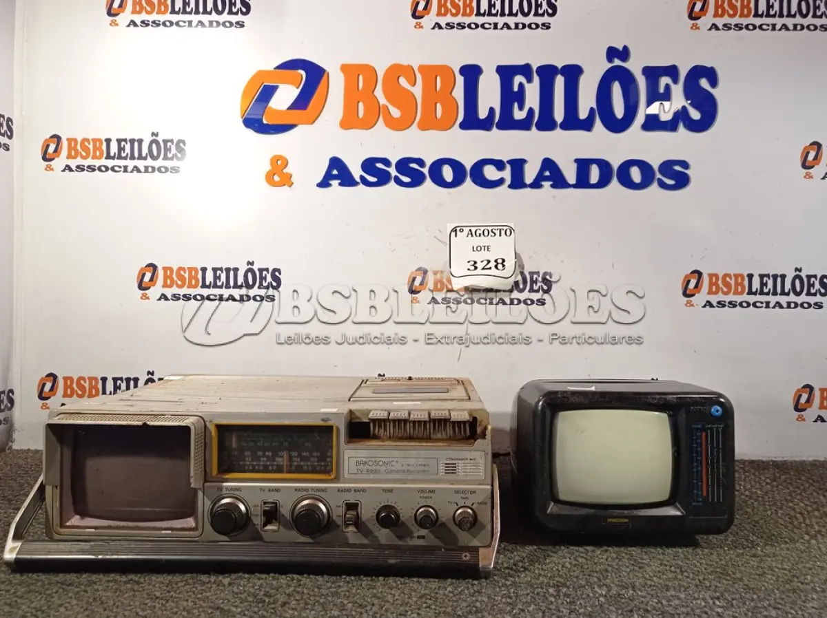 LOTE 328 - 01 TV/RADIO PRECISION E 01 TV/RADIO/CASSETE BAKOSONIC (ANTIGO E FUNCIONANDO). (NO ESTADO) ATENÇÃO! FAZER A VISITAÇÃO ANTES DE ARREMATAR, NÃO SABEMOS SE FUNCIONA. LEILÃO NÃO TEM GARANTIA E NEM DEVOLUÇÃO, SUJEITO A POSSÍVEIS AVARIAS VISÍVEIS/OCULTAS E/OU AUSÊNCIA DE COMPONENTES.