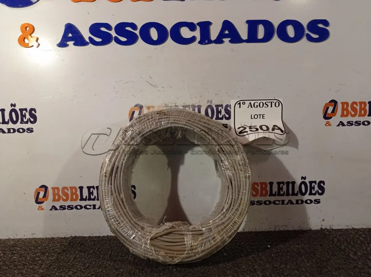 LOTE 250 - 01 ROLO DE CABO FLEXÍVEL 450/750VOLTS 1X4,00MM NA COR CINZA. (NO ESTADO) ATENÇÃO! FAZER A VISITAÇÃO ANTES DE ARREMATAR, NÃO SABEMOS SE FUNCIONA. LEILÃO NÃO TEM GARANTIA E NEM DEVOLUÇÃO, SUJEITO A POSSÍVEIS AVARIAS VISÍVEIS/OCULTAS E/OU AUSÊNCIA DE COMPONENTES.