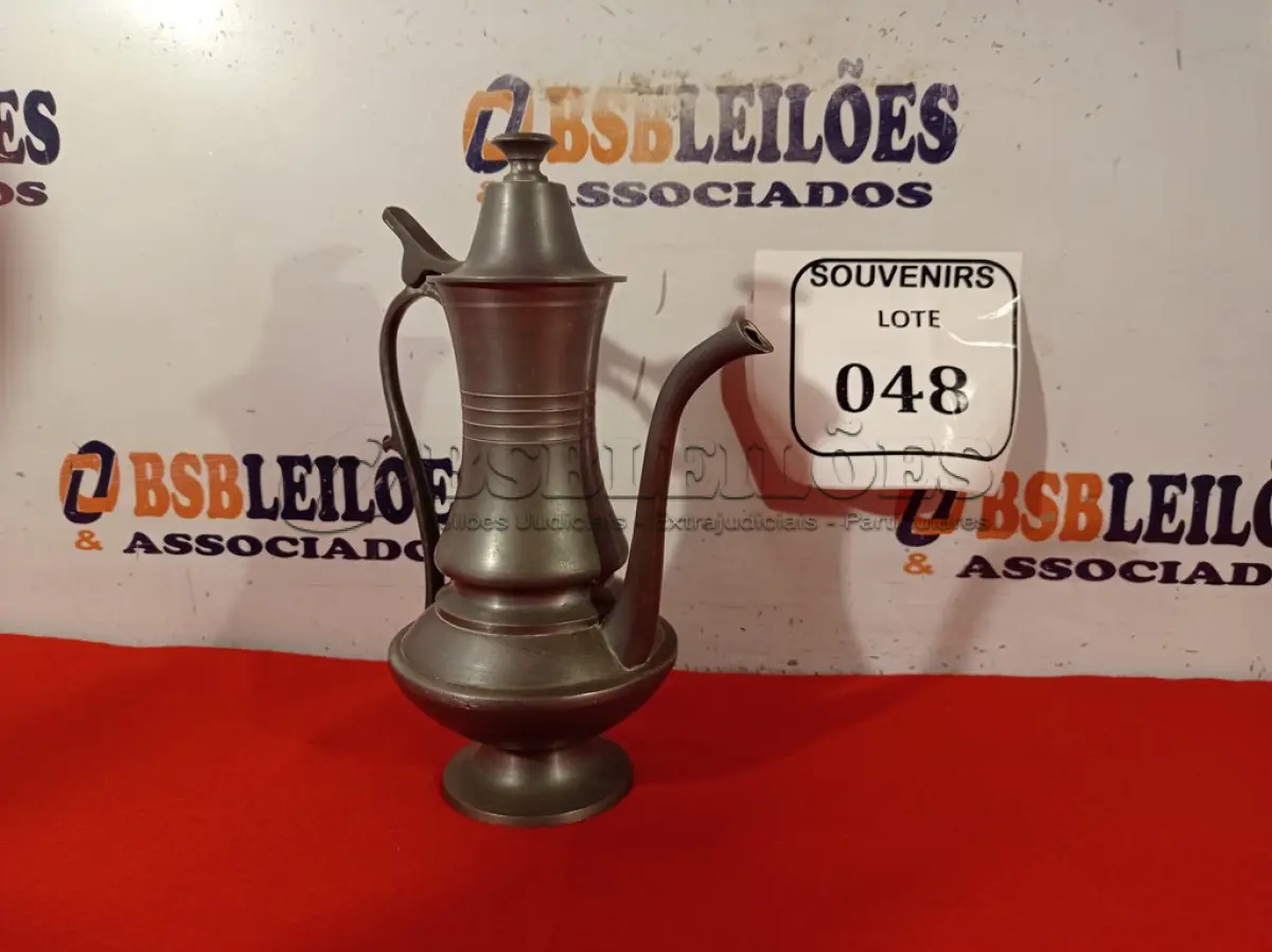 LOTE 048 - 01 BULE ESTANHO SÃO JOÃO DEL REI. (NO ESTADO EM QUE SE ENCONTRA) ATENÇÃO! FAZER A VISITAÇÃO ANTES DE ARREMATAR, NÃO SABEMOS SE FUNCIONA. LEILÃO NÃO TEM GARANTIA E NEM DEVOLUÇÃO, SUJEITO A POSSÍVEIS AVARIAS VISÍVEIS/OCULTAS E/OU AUSÊNCIA DE COMPONENTES.