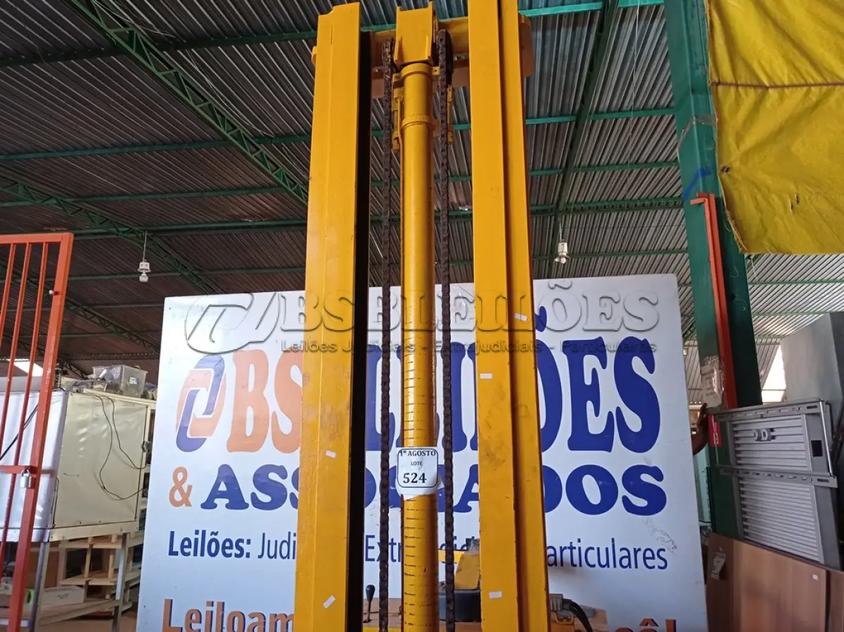 LOTE 531 - 01 EMPILHADEIRA SCAN POR ALTA 24 V FUNCIONANDO FALTANDO BATERIA TEM UM CARREGADOR KM 24 V 100 A, SÓ FALTA BATERIA. (NO ESTADO) ATENÇÃO! FAZER A VISITAÇÃO ANTES DE ARREMATAR, NÃO SABEMOS SE FUNCIONA. LEILÃO NÃO TEM GARANTIA E NEM DEVOLUÇÃO, SUJEITO A POSSÍVEIS AVARIAS VISÍVEIS/OCULTAS E/OU AUSÊNCIA DE COMPONENTES.