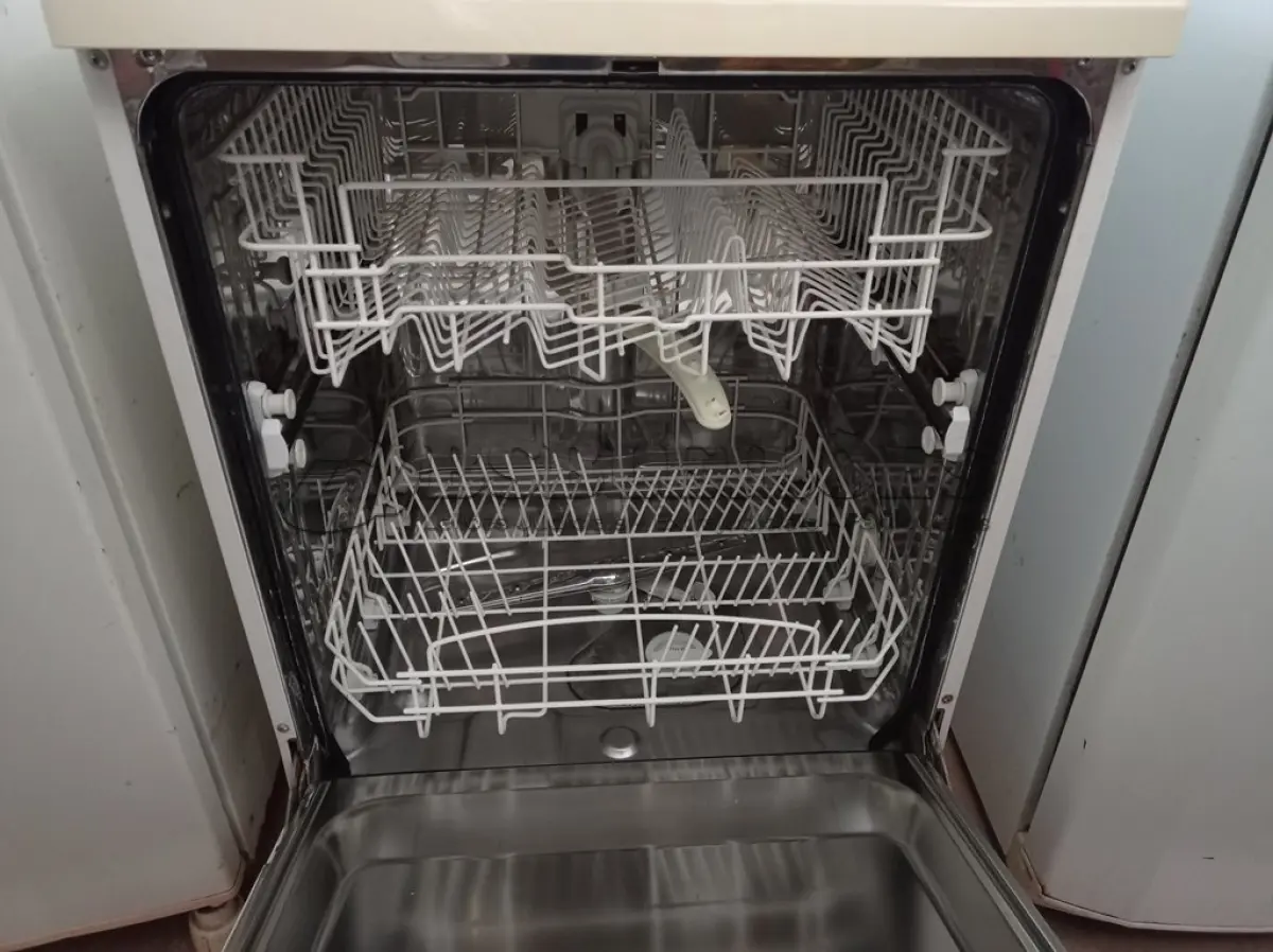 LOTE 451 - 01 LAVA-LOUÇAS BRASTEMP 220VOLTS. (NO ESTADO) ATENÇÃO! FAZER A VISITAÇÃO ANTES DE ARREMATAR, NÃO SABEMOS SE FUNCIONA. LEILÃO NÃO TEM GARANTIA E NEM DEVOLUÇÃO, SUJEITO A POSSÍVEIS AVARIAS VISÍVEIS/OCULTAS E/OU AUSÊNCIA DE COMPONENTES.