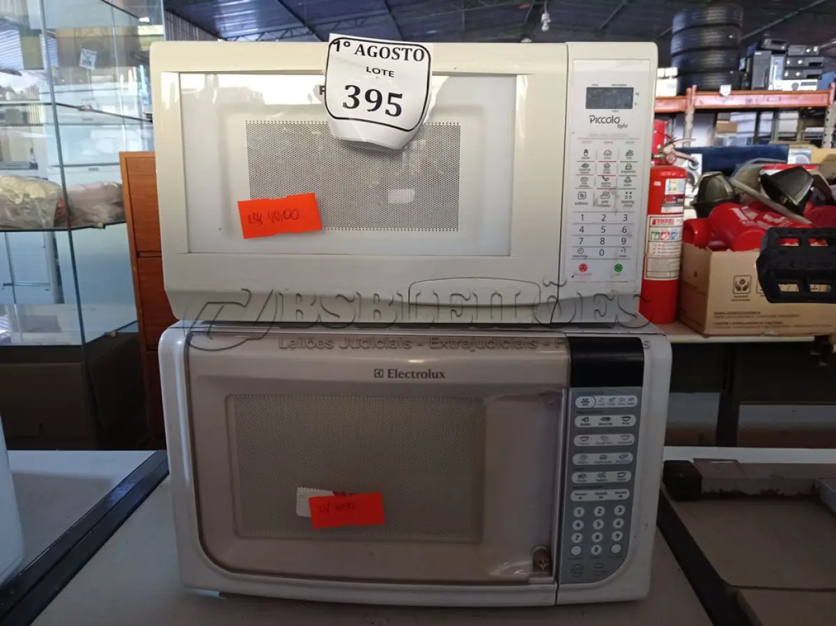 LOTE 395 - 02 MICRO ONDAS SEM PRATOS. (NO ESTADO) ATENÇÃO! FAZER A VISITAÇÃO ANTES DE ARREMATAR, NÃO SABEMOS SE FUNCIONA. LEILÃO NÃO TEM GARANTIA E NEM DEVOLUÇÃO, SUJEITO A POSSÍVEIS AVARIAS VISÍVEIS/OCULTAS E/OU AUSÊNCIA DE COMPONENTES.