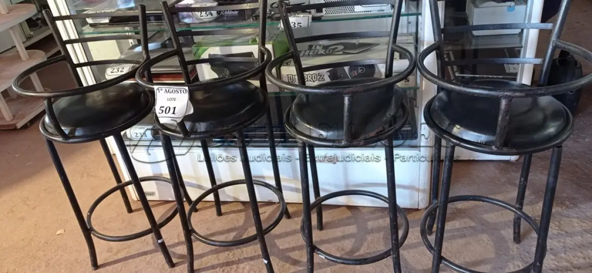 LOTE 501 - 04 BANQUETAS EM FERRO PARA CRIANÇAS.  (NO ESTADO) ATENÇÃO! FAZER A VISITAÇÃO ANTES DE ARREMATAR, NÃO SABEMOS SE FUNCIONA. LEILÃO NÃO TEM GARANTIA E NEM DEVOLUÇÃO, SUJEITO A POSSÍVEIS AVARIAS VISÍVEIS/OCULTAS E/OU AUSÊNCIA DE COMPONENTES.