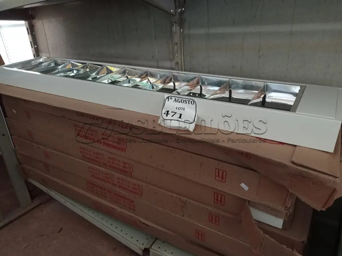 LOTE 471 - 07 LUMINÁRIAS DE SOBREPOR.  (NO ESTADO) ATENÇÃO! FAZER A VISITAÇÃO ANTES DE ARREMATAR, NÃO SABEMOS SE FUNCIONA. LEILÃO NÃO TEM GARANTIA E NEM DEVOLUÇÃO, SUJEITO A POSSÍVEIS AVARIAS VISÍVEIS/OCULTAS E/OU AUSÊNCIA DE COMPONENTES.