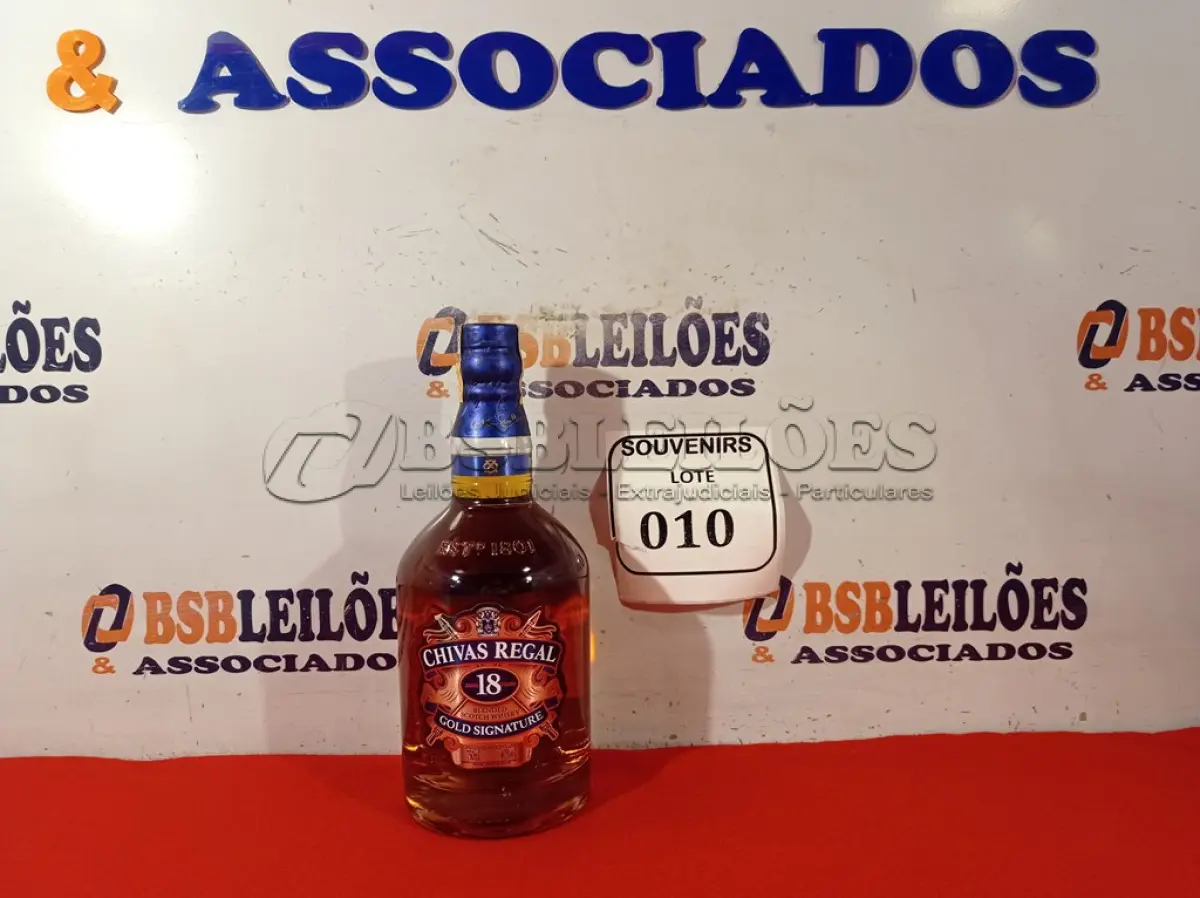 LOTE 010 - 01 GARRAFA DE WHISKY CHIVAS REGAL 18 ANOS GOLD SIGNATURE 750ML. (NO ESTADO EM QUE SE ENCONTRA) ATENÇÃO! FAZER A VISITAÇÃO ANTES DE ARREMATAR, NÃO SABEMOS SE FUNCIONA. LEILÃO NÃO TEM GARANTIA E NEM DEVOLUÇÃO, SUJEITO A POSSÍVEIS AVARIAS VISÍVEIS/OCULTAS E/OU AUSÊNCIA DE COMPONENTES.   