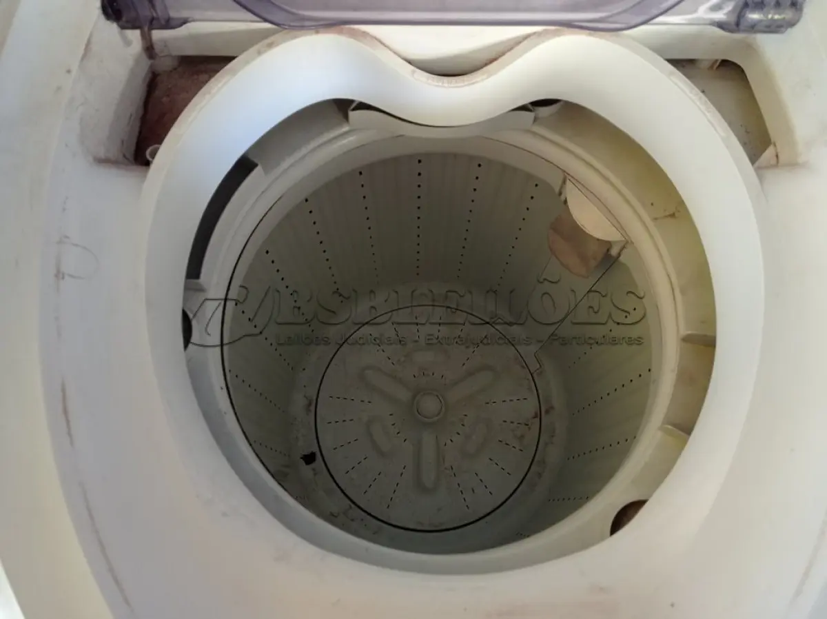LOTE 465 - 01 MÁQUINA DE LAVAR ROUPAS ELECTROLUX 6KG.  (NO ESTADO) ATENÇÃO! FAZER A VISITAÇÃO ANTES DE ARREMATAR, NÃO SABEMOS SE FUNCIONA. LEILÃO NÃO TEM GARANTIA E NEM DEVOLUÇÃO, SUJEITO A POSSÍVEIS AVARIAS VISÍVEIS/OCULTAS E/OU AUSÊNCIA DE COMPONENTES.