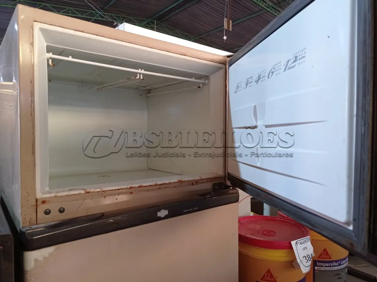 LOTE 383 - 01 GELADEIRA BRASTEMP 220V. (NO ESTADO) ATENÇÃO! FAZER A VISITAÇÃO ANTES DE ARREMATAR, NÃO SABEMOS SE FUNCIONA. LEILÃO NÃO TEM GARANTIA E NEM DEVOLUÇÃO, SUJEITO A POSSÍVEIS AVARIAS VISÍVEIS/OCULTAS E/OU AUSÊNCIA DE COMPONENTES.