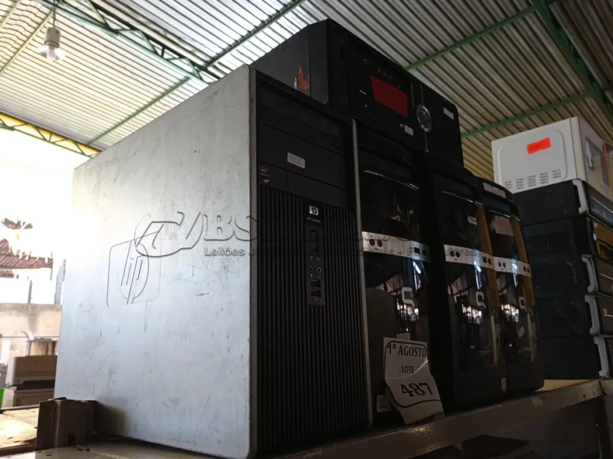 LOTE 487 - 05 CPUS COM AVARIAS. (NO ESTADO) ATENÇÃO! FAZER A VISITAÇÃO ANTES DE ARREMATAR, NÃO SABEMOS SE FUNCIONA. LEILÃO NÃO TEM GARANTIA E NEM DEVOLUÇÃO, SUJEITO A POSSÍVEIS AVARIAS VISÍVEIS/OCULTAS E/OU AUSÊNCIA DE COMPONENTES.