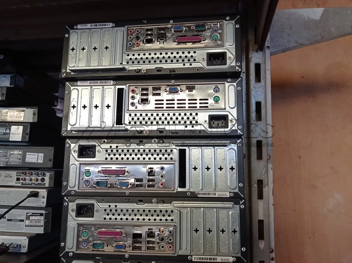 LOTE 468 - 05 CPUS COM AVARIAS. (NO ESTADO) ATENÇÃO! FAZER A VISITAÇÃO ANTES DE ARREMATAR, NÃO SABEMOS SE FUNCIONA. LEILÃO NÃO TEM GARANTIA E NEM DEVOLUÇÃO, SUJEITO A POSSÍVEIS AVARIAS VISÍVEIS/OCULTAS E/OU AUSÊNCIA DE COMPONENTES.