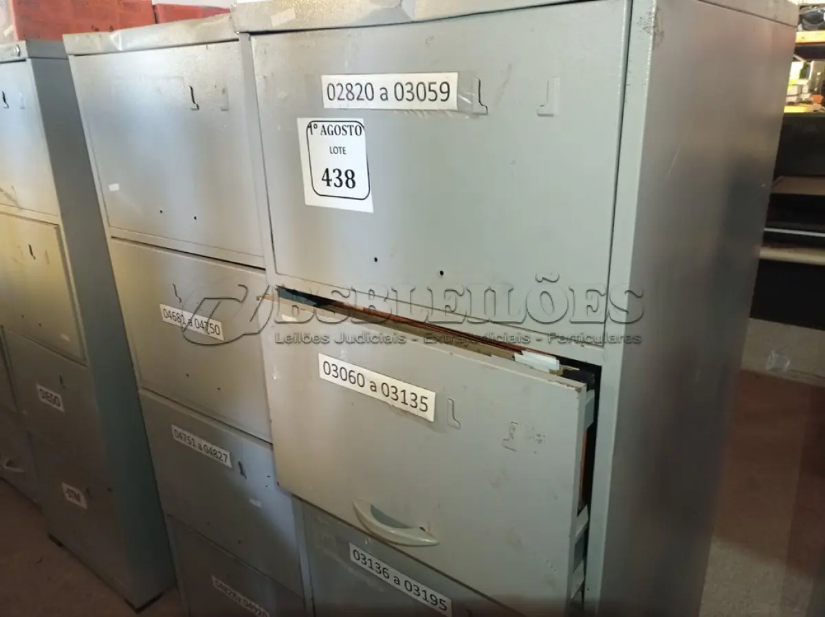 LOTE 438 - 02 ARQUIVOS DE AÇO COM 04 GAVETAS. (NO ESTADO) ATENÇÃO! FAZER A VISITAÇÃO ANTES DE ARREMATAR, NÃO SABEMOS SE FUNCIONA. LEILÃO NÃO TEM GARANTIA E NEM DEVOLUÇÃO, SUJEITO A POSSÍVEIS AVARIAS VISÍVEIS/OCULTAS E/OU AUSÊNCIA DE COMPONENTES.