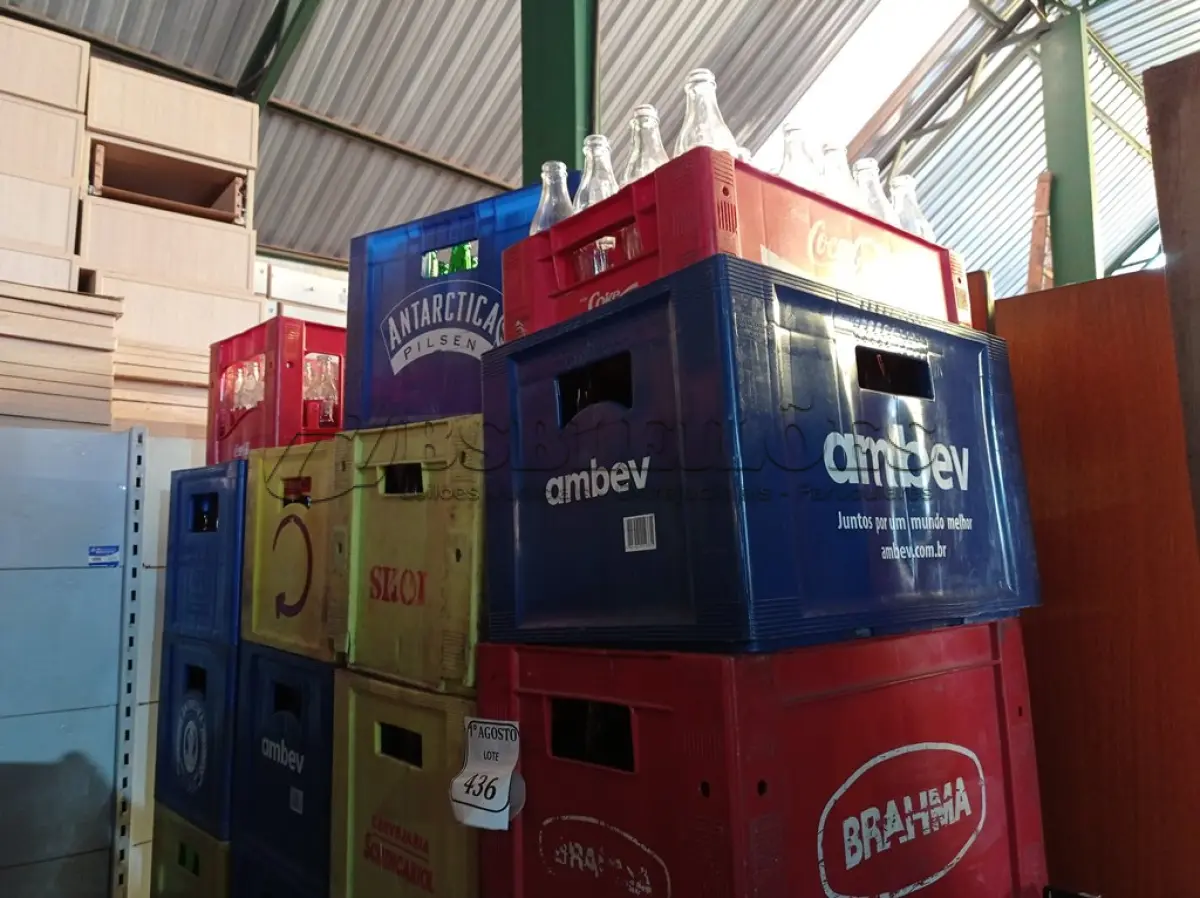 LOTE 436 - 13 ENGRADADOS COM CASCOS DE CERVEJA E 02 ENGRADADOS COM CASCOS DE COCA COLA KS. (NO ESTADO) ATENÇÃO! FAZER A VISITAÇÃO ANTES DE ARREMATAR, NÃO SABEMOS SE FUNCIONA. LEILÃO NÃO TEM GARANTIA E NEM DEVOLUÇÃO, SUJEITO A POSSÍVEIS AVARIAS VISÍVEIS/OCULTAS E/OU AUSÊNCIA DE COMPONENTES.
