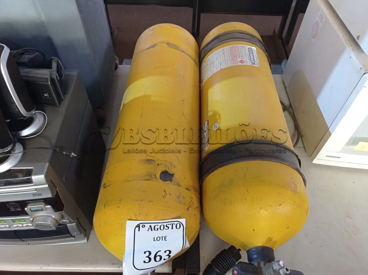 LOTE 363 - 02 CILINDRO GNV PARA CARRO. (NO ESTADO) ATENÇÃO! FAZER A VISITAÇÃO ANTES DE ARREMATAR, NÃO SABEMOS SE FUNCIONA. LEILÃO NÃO TEM GARANTIA E NEM DEVOLUÇÃO, SUJEITO A POSSÍVEIS AVARIAS VISÍVEIS/OCULTAS E/OU AUSÊNCIA DE COMPONENTES.