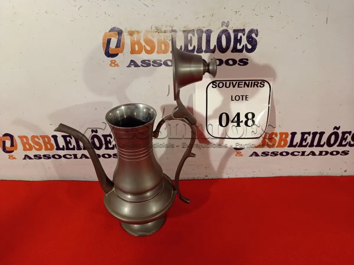 LOTE 048 - 01 BULE ESTANHO SÃO JOÃO DEL REI. (NO ESTADO EM QUE SE ENCONTRA) ATENÇÃO! FAZER A VISITAÇÃO ANTES DE ARREMATAR, NÃO SABEMOS SE FUNCIONA. LEILÃO NÃO TEM GARANTIA E NEM DEVOLUÇÃO, SUJEITO A POSSÍVEIS AVARIAS VISÍVEIS/OCULTAS E/OU AUSÊNCIA DE COMPONENTES.