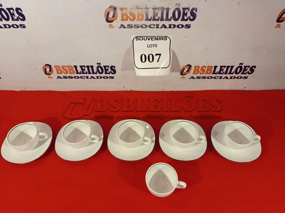 LOTE 007 - 01 CONJUNTO DE 06 XÍCARAS ALEMÃ FALTANDO 01 PIRES. (NO ESTADO EM QUE SE ENCONTRA) ATENÇÃO! FAZER A VISITAÇÃO ANTES DE ARREMATAR, NÃO SABEMOS SE FUNCIONA. LEILÃO NÃO TEM GARANTIA E NEM DEVOLUÇÃO, SUJEITO A POSSÍVEIS AVARIAS VISÍVEIS/OCULTAS E/OU AUSÊNCIA DE COMPONENTES.  