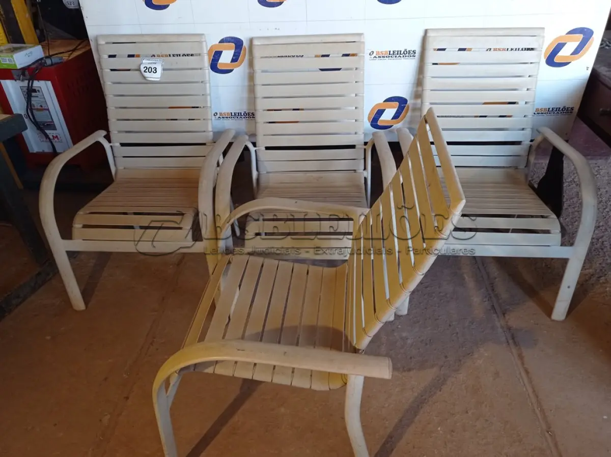LOTE 203 - 04 CADEIRAS PARA PISCINA (CHAIR). (NO ESTADO EM QUE SE ENCONTRA. SUJEITO A AVARIAS OCULTAS/VISÍVEIS.) BH1499F, BH1499G, BH1499H, BH1499J