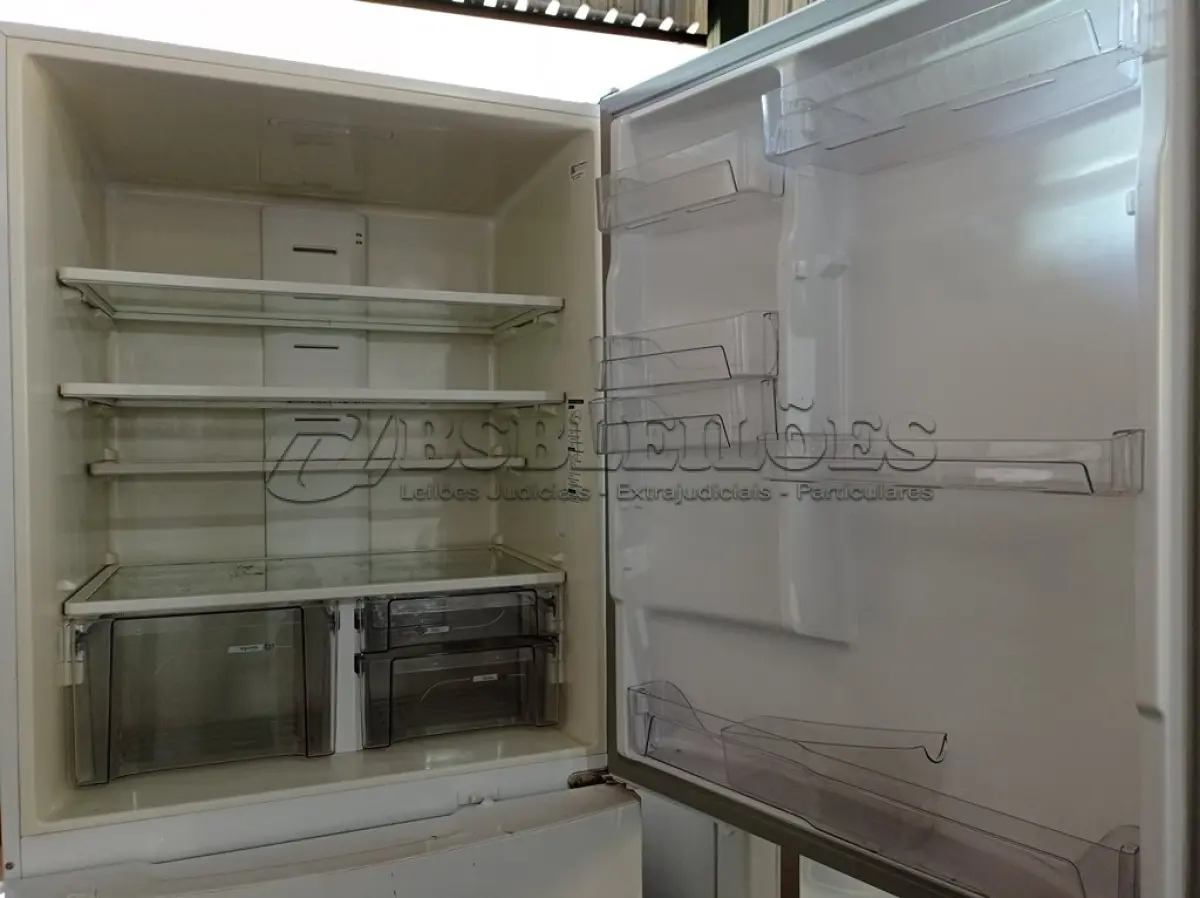 LOTE 085 - 01 GELADEIRA BRASTEMP INVERSE 110V (REFRIGERATOR). (NO ESTADO EM QUE SE ENCONTRA. SUJEITO A AVARIAS OCULTAS/VISÍVEIS.) BF8488J