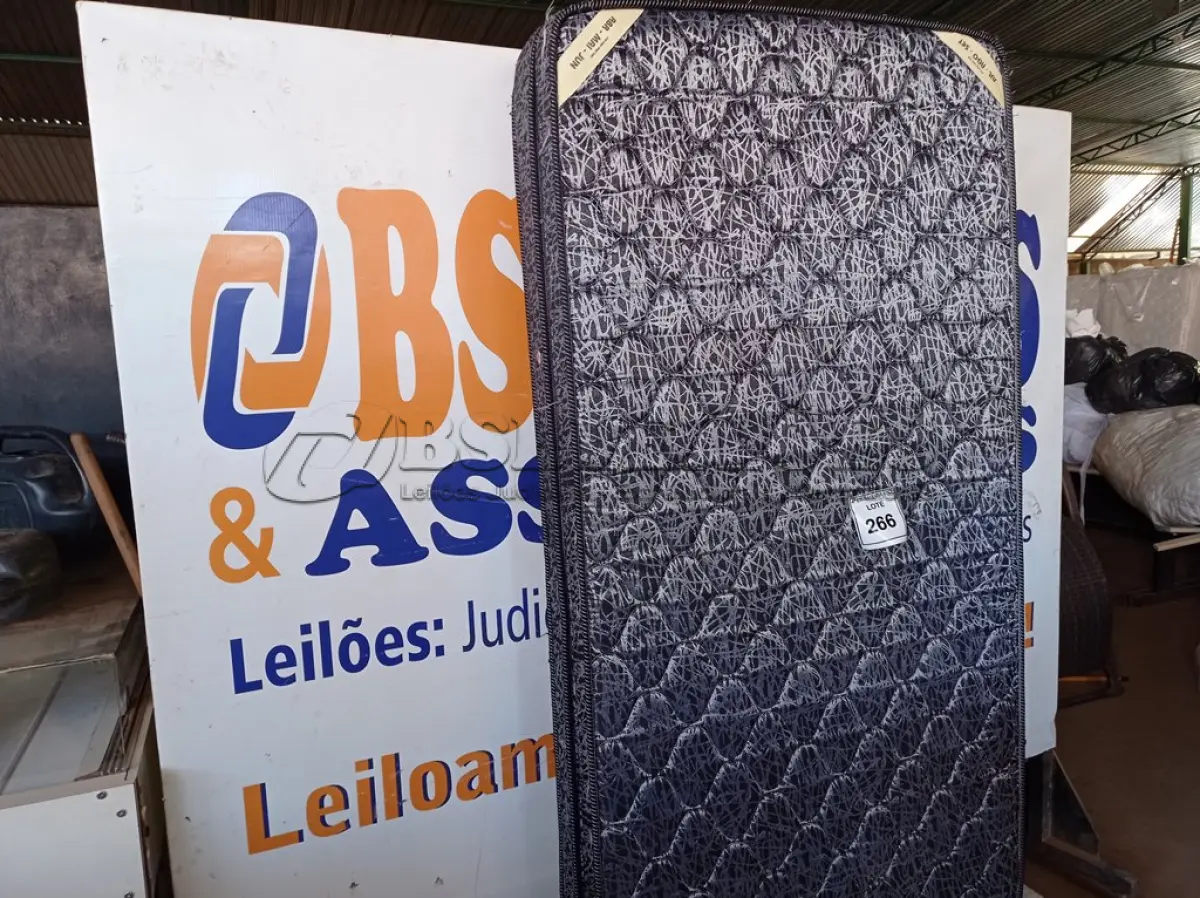 LOTE 266 - 01 COLCHÃO DE SOLTEIRO (TWIN MATTRESS). (NO ESTADO EM QUE SE ENCONTRA. SUJEITO A AVARIAS OCULTAS/VISÍVEIS.) AU2189N