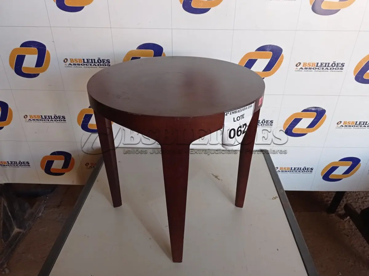 LOTE 062 - 01 MESA DE CENTRO DE MADEIRA (ACESSORY TABLE). (NO ESTADO EM QUE SE ENCONTRA. SUJEITO A AVARIAS OCULTAS/VISÍVEIS.)0000088