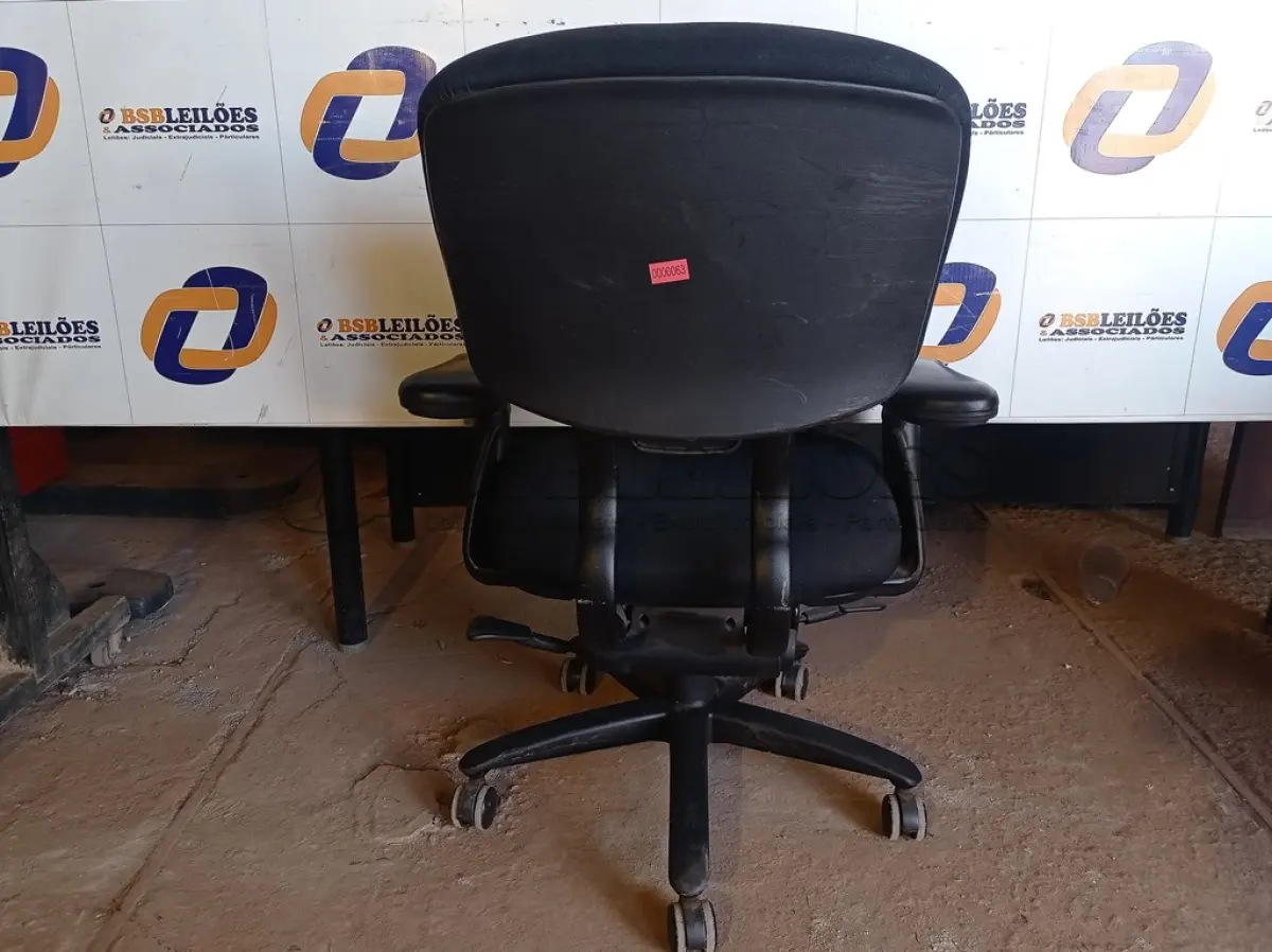 LOTE 173 - 01 CADEIRA PARA ESCRITÓRIO (OFFICE CHAIR). (NO ESTADO EM QUE SE ENCONTRA. SUJEITO A AVARIAS OCULTAS/VISÍVEIS.)0000063
