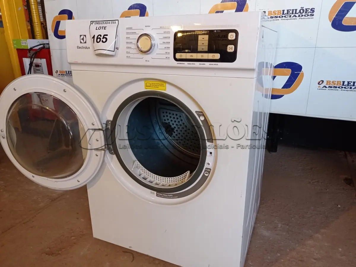 LOTE 165 - 01 SECADORA DE ROUPAS ELECTROLUX 11KG 220VOLTS (DRYER). (NO ESTADO EM QUE SE ENCONTRA. SUJEITO A AVARIAS OCULTAS/VISÍVEIS.) BF8678K